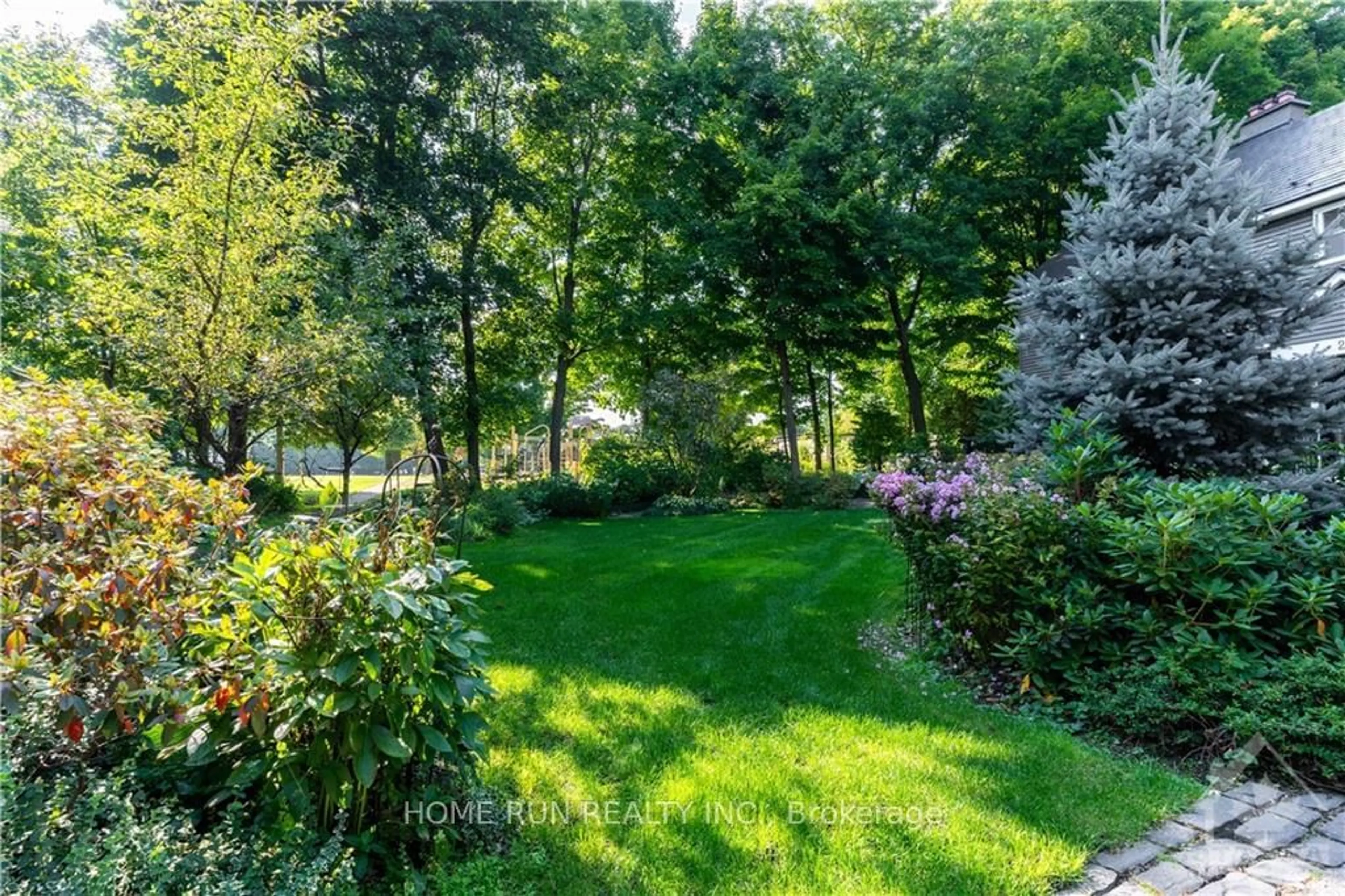 Patio, the fenced backyard for 275 BUCHAN Rd, Rockcliffe Park Ontario K1M 0W4