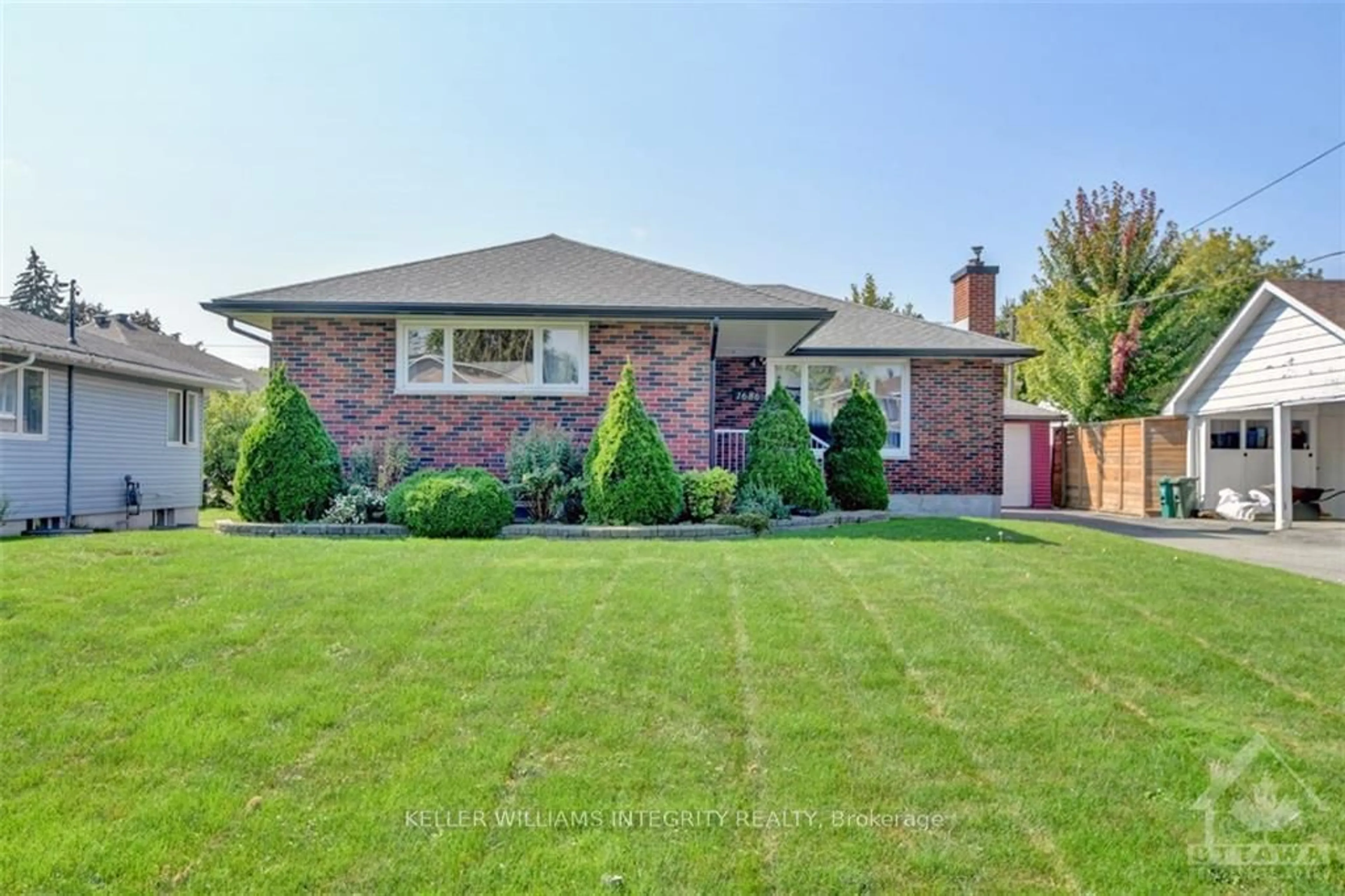 Home with brick exterior material for 1686 FISHER Ave, Cityview - Parkwoods Hills - Rideau Shore Ontario K2C 1X7