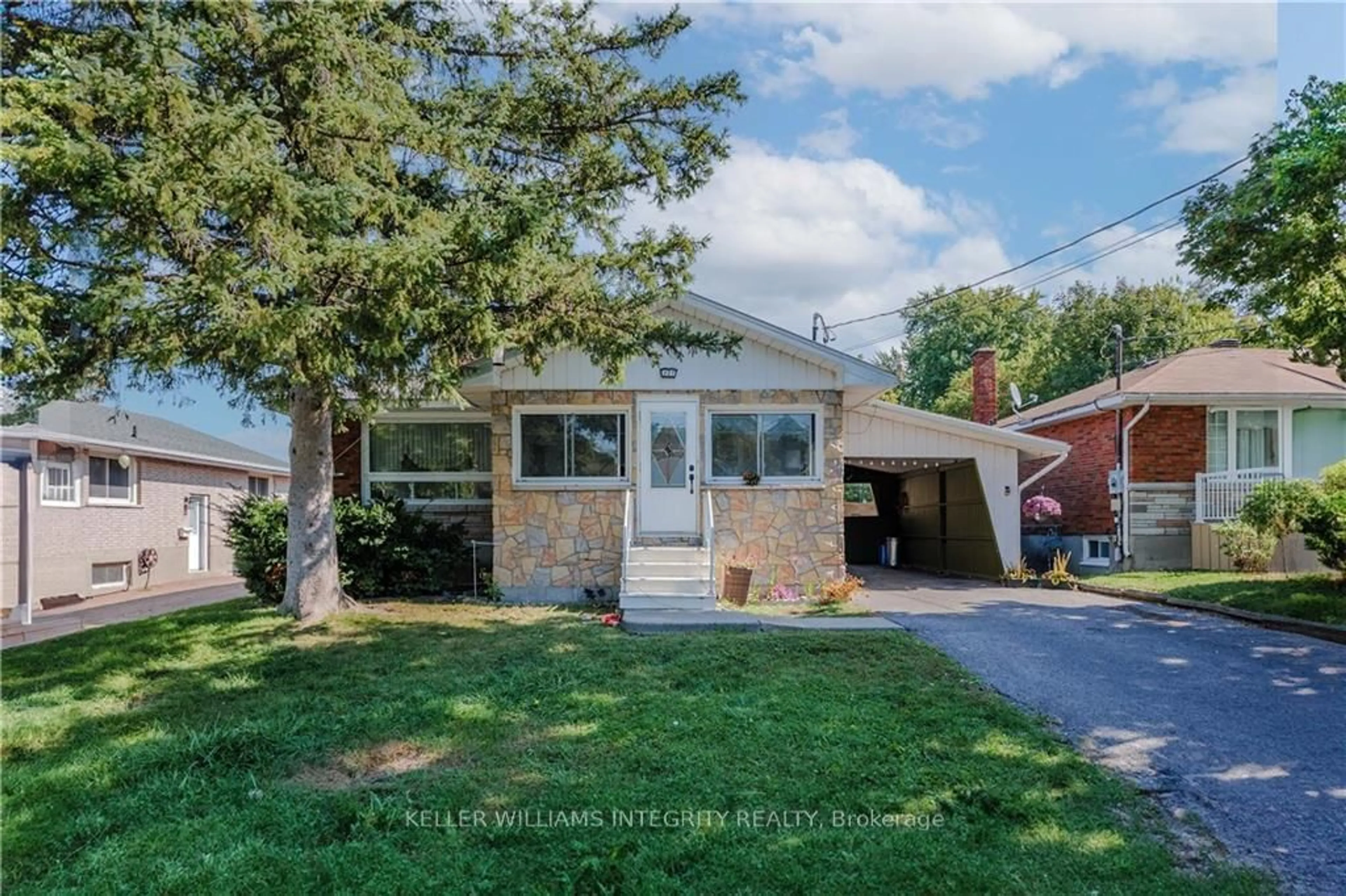 Frontside or backside of a home, the street view for 227 GARDNER Ave, Cornwall Ontario K6H 5H7