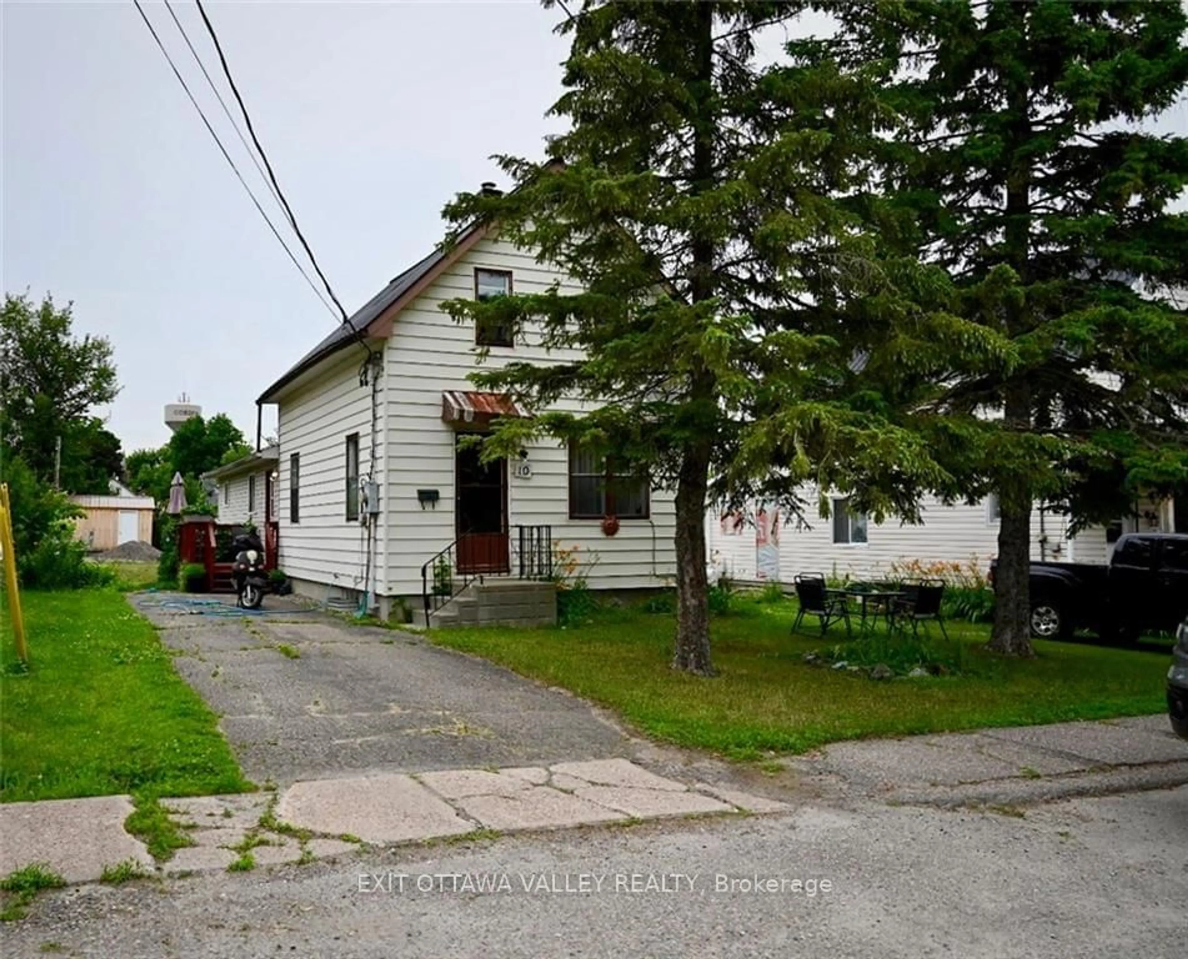 Frontside or backside of a home, cottage for 10 MEADOW St, Whitewater Region Ontario K0J 1K0