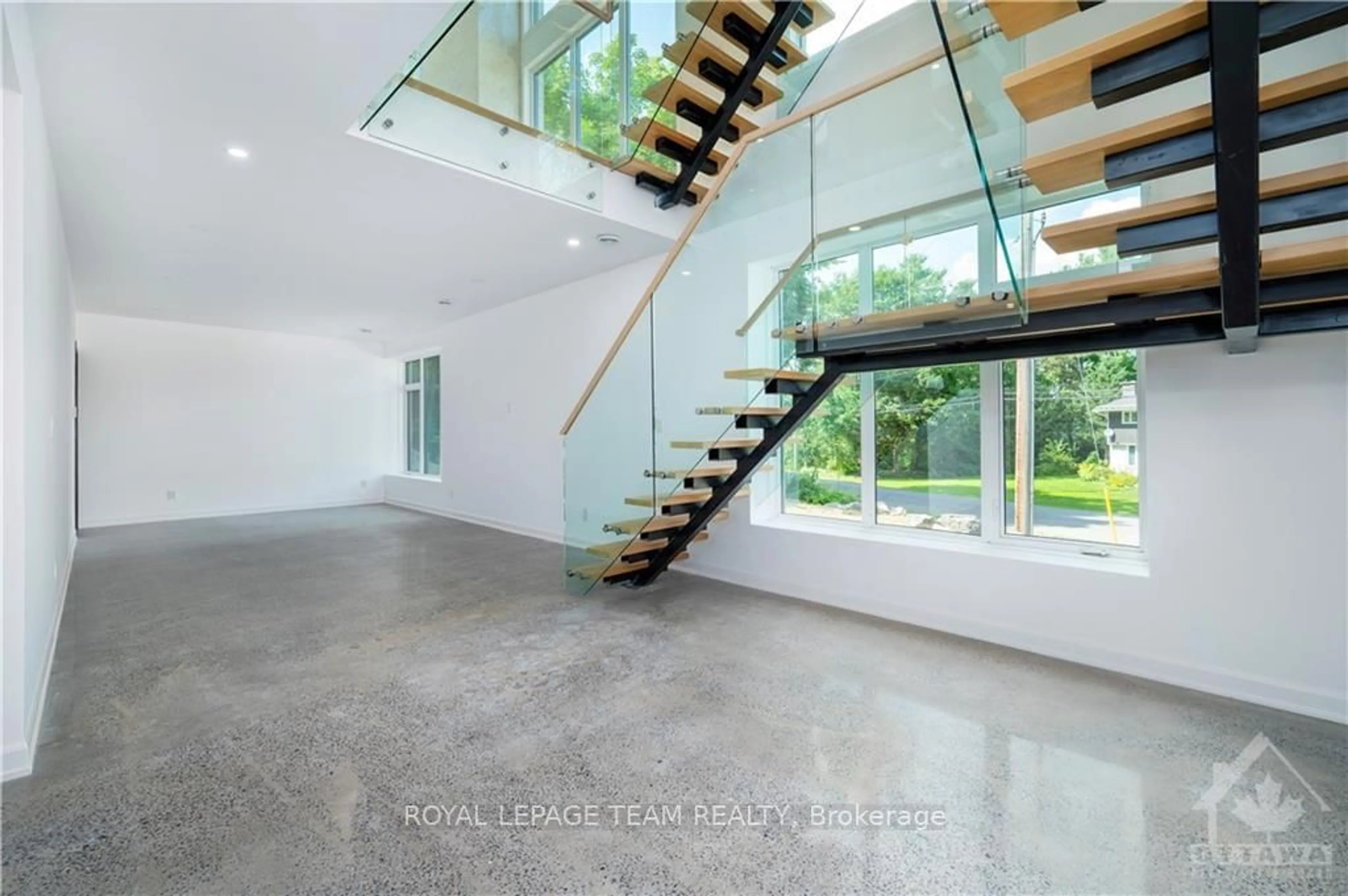 Indoor foyer, cement floor for 49 ROTHWELL Dr, Beacon Hill North - South and Area Ontario K1J 7G7