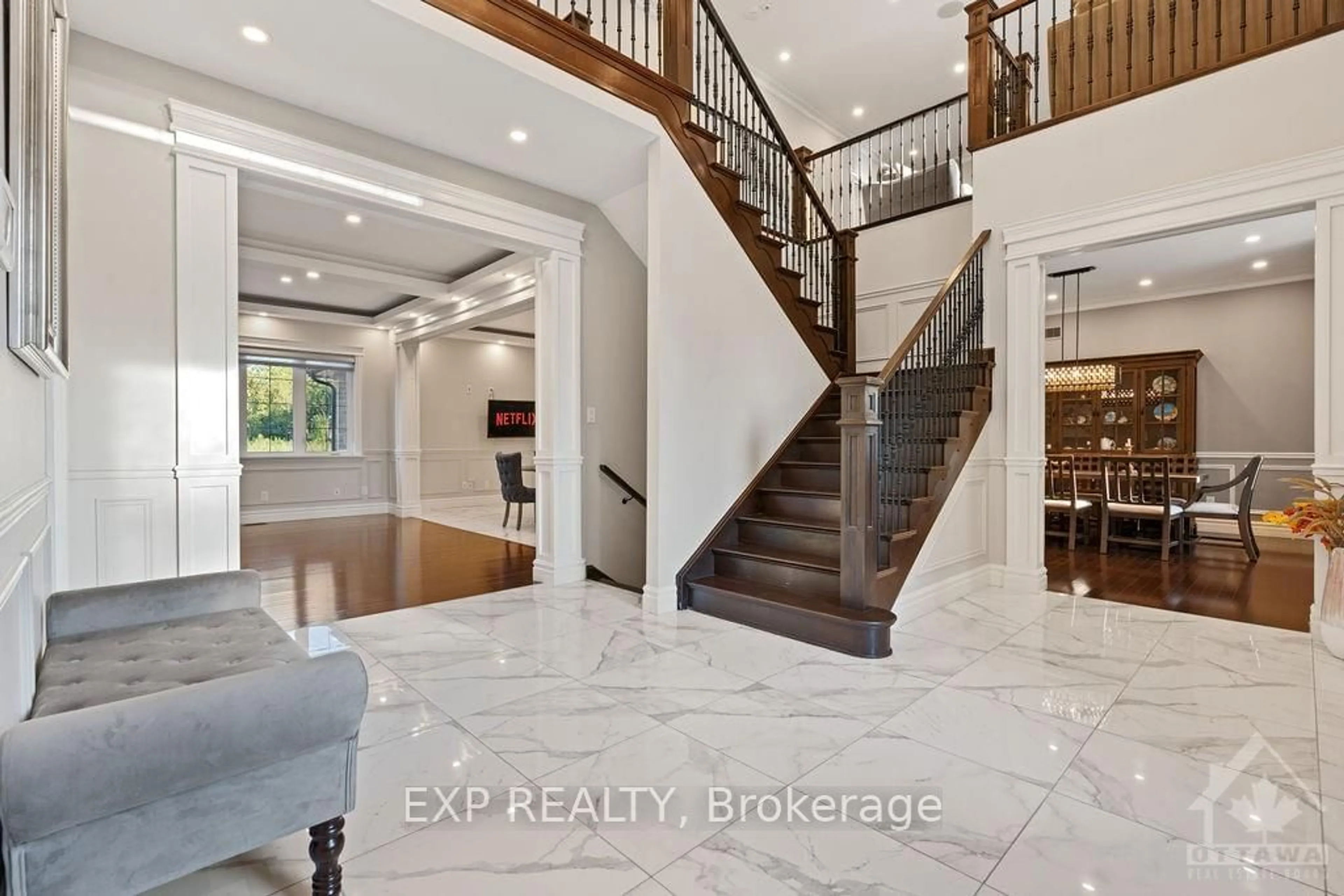 Indoor entryway, wood floors for 6990 DISPUTED Rd, LaSalle Ontario N9H 0E4