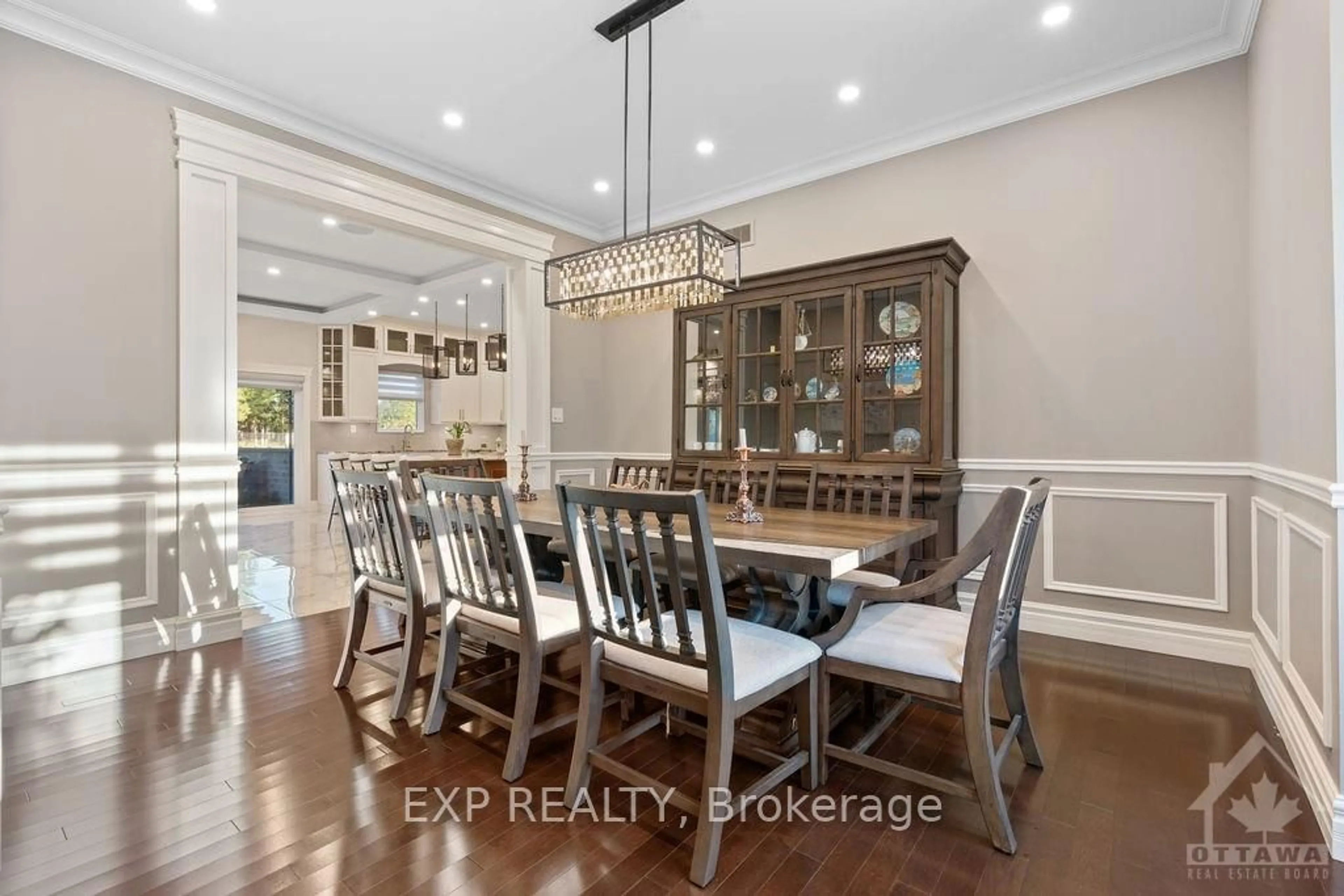 Dining room, wood floors for 6990 DISPUTED Rd, LaSalle Ontario N9H 0E4