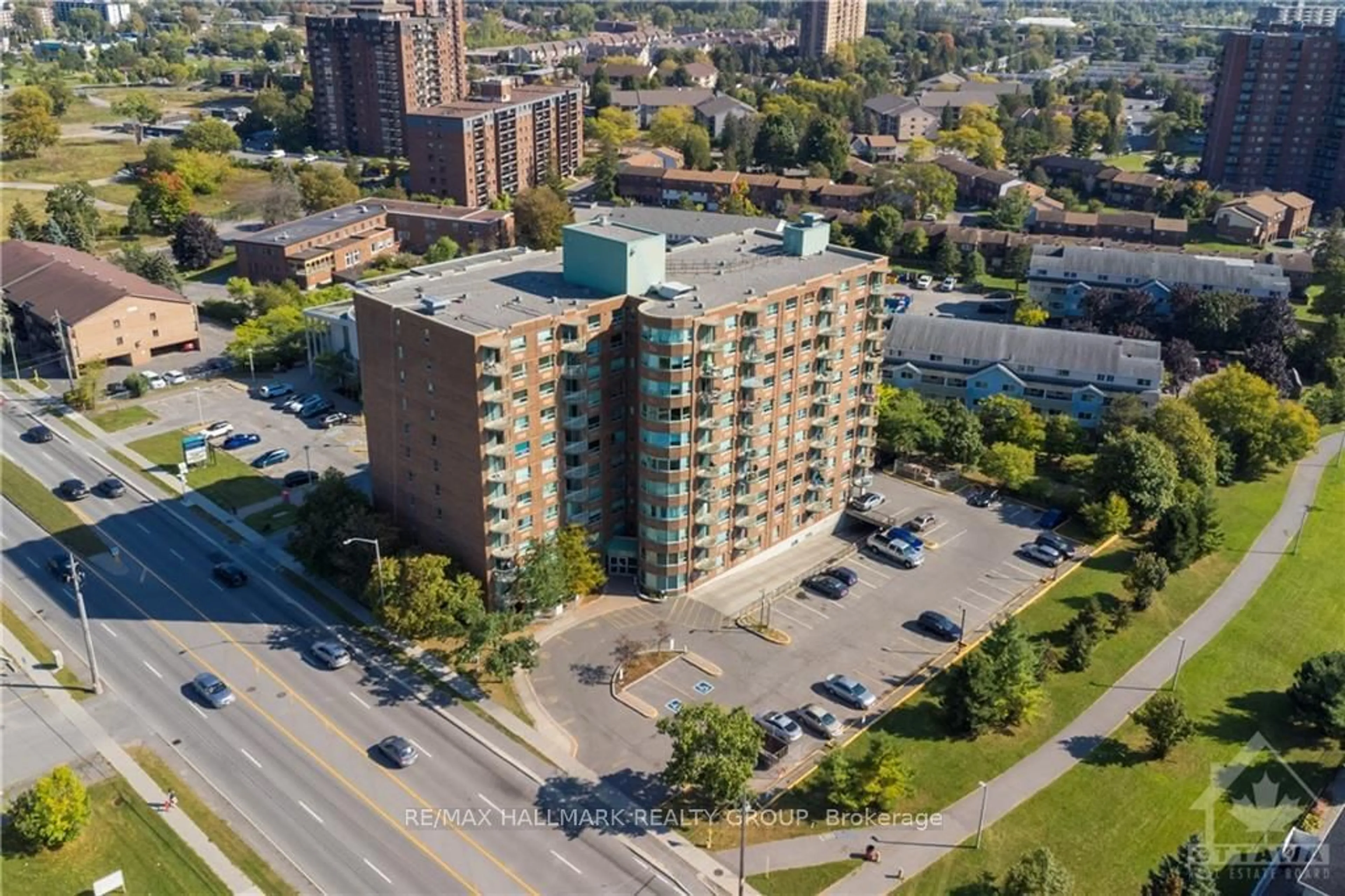 A pic from exterior of the house or condo, the front or back of building for 1440 HERON Rd #509, Hunt Club - South Keys and Area Ontario K1V 0X2