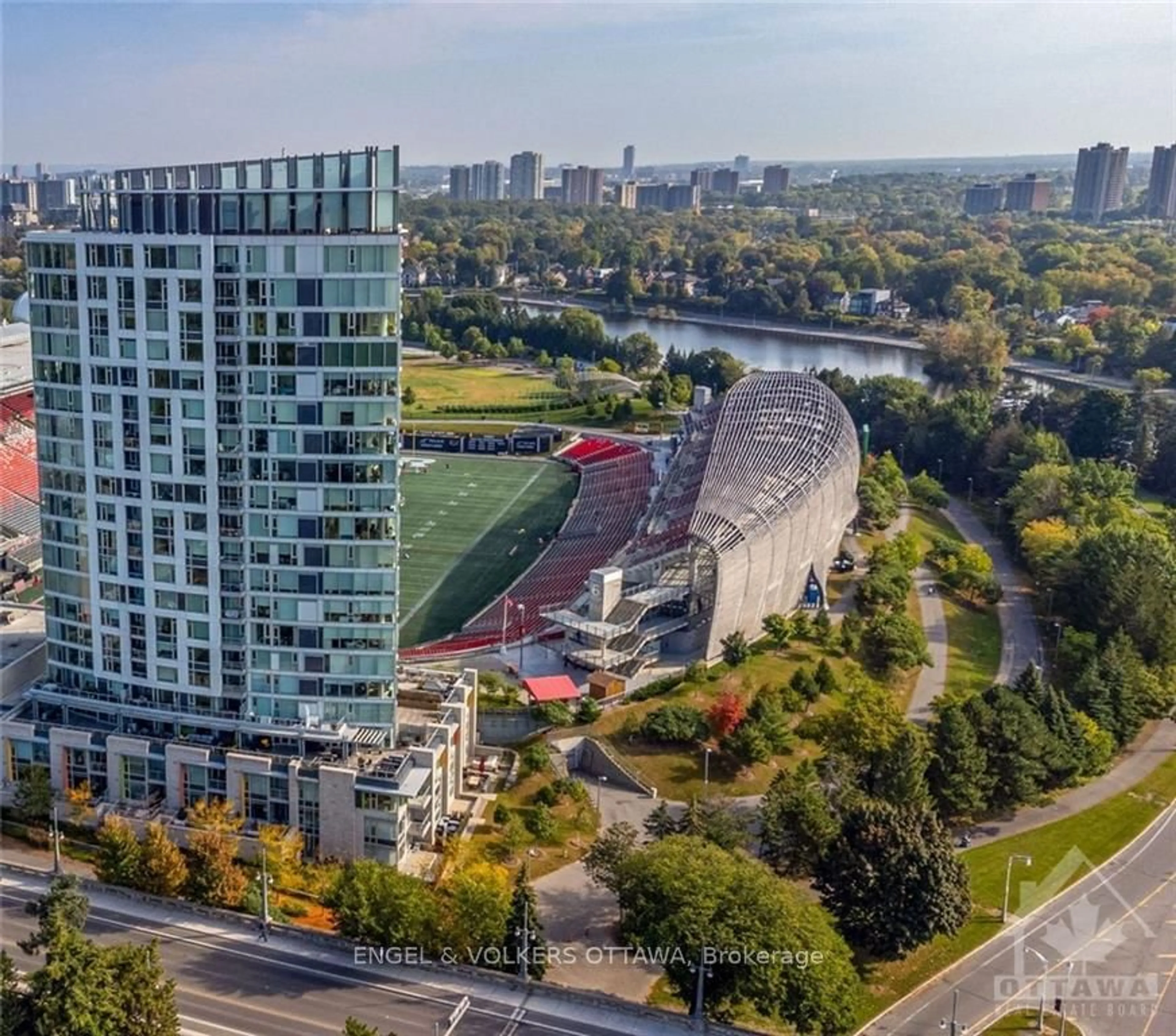 A pic from exterior of the house or condo, the view of city buildings for 1035 BANK St #1801, Glebe - Ottawa East and Area Ontario K1S 5K3