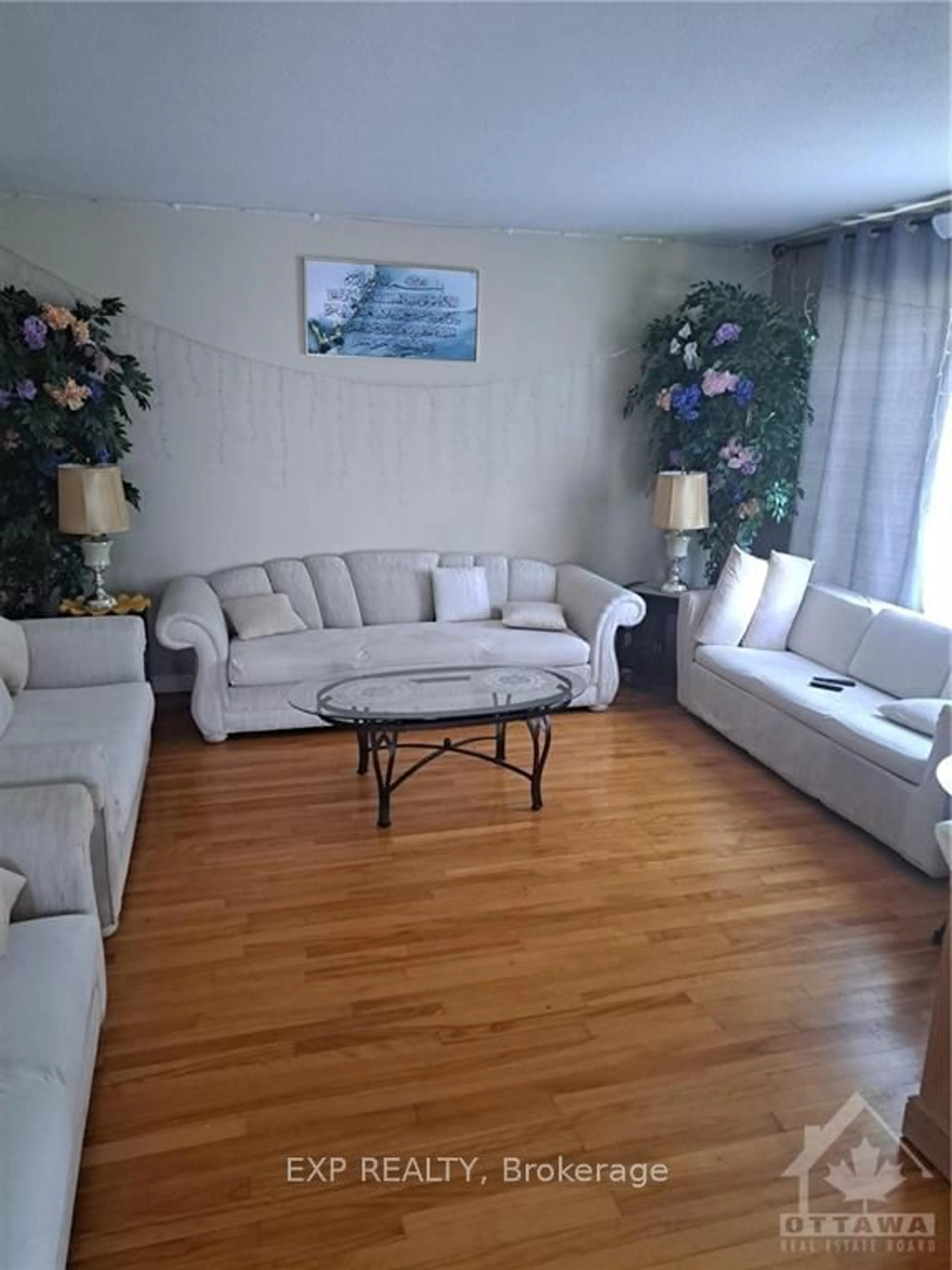 Living room, wood floors for 2426 MAGNUS Ave, Elmvale Acres and Area Ontario K1G 1J6