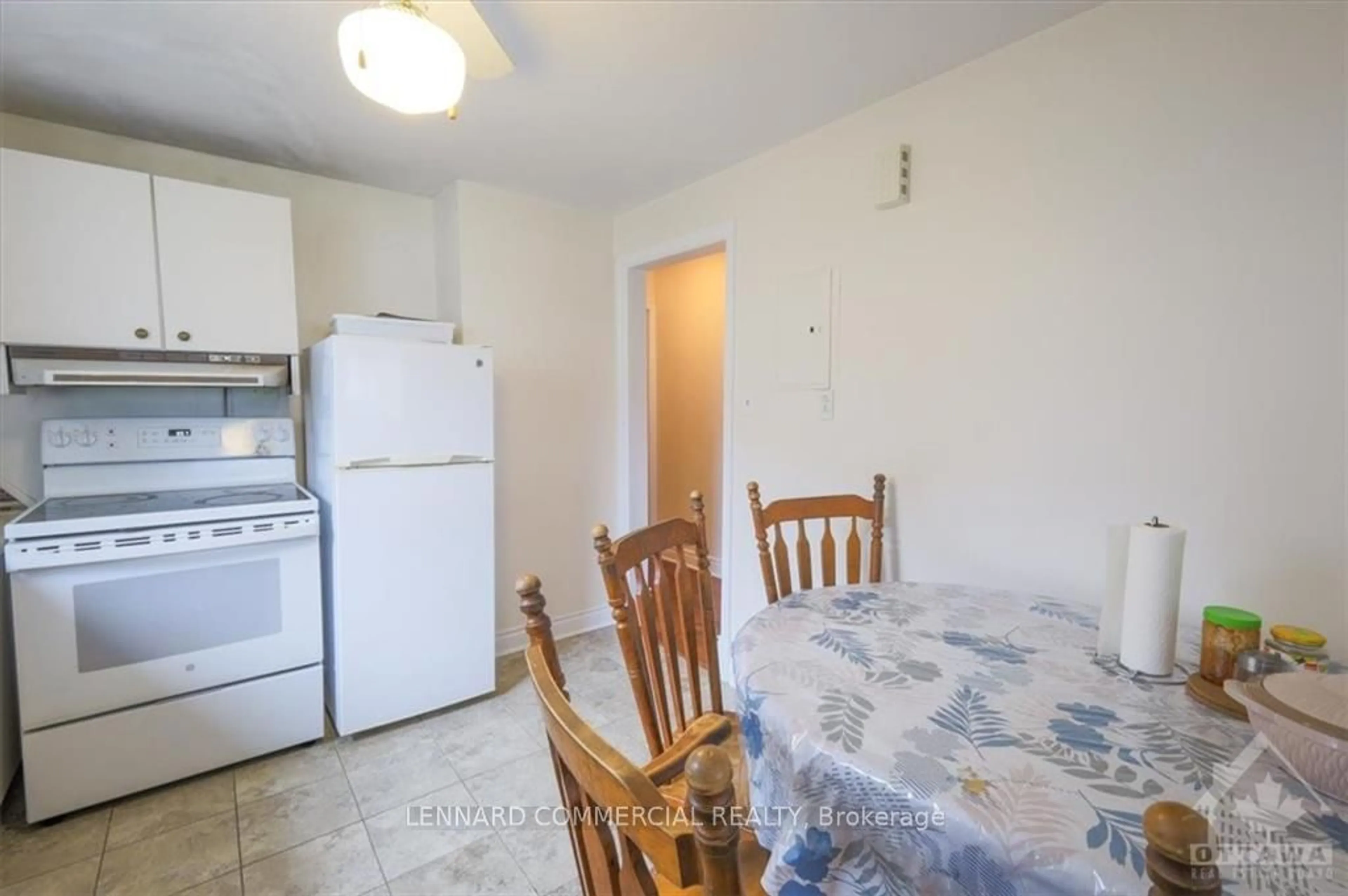 Standard kitchen, cottage for 543 GUY St, Overbook - Castleheights and Area Ontario K1K 1B8