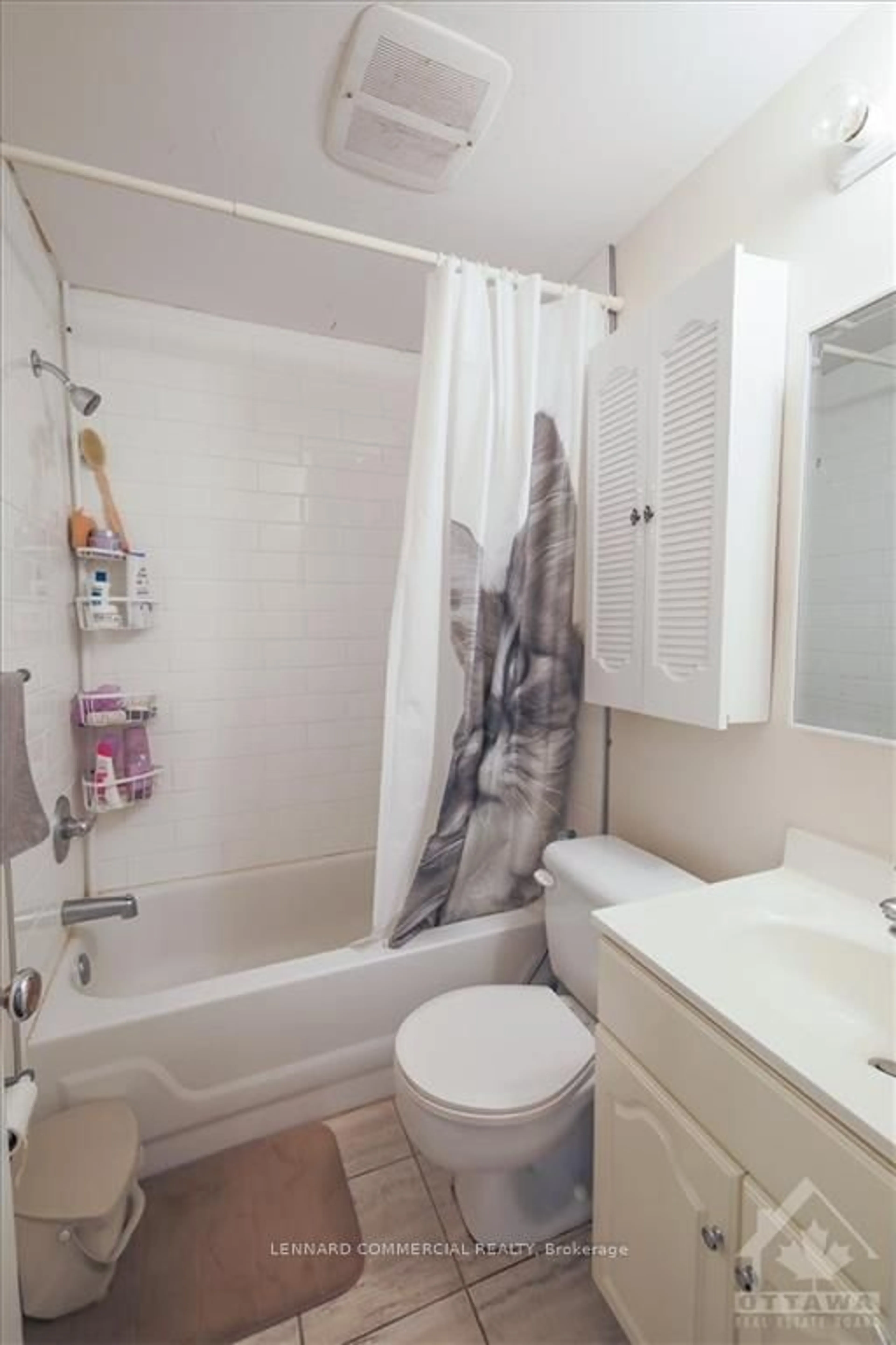 Standard bathroom for 543 GUY St, Overbook - Castleheights and Area Ontario K1K 1B8