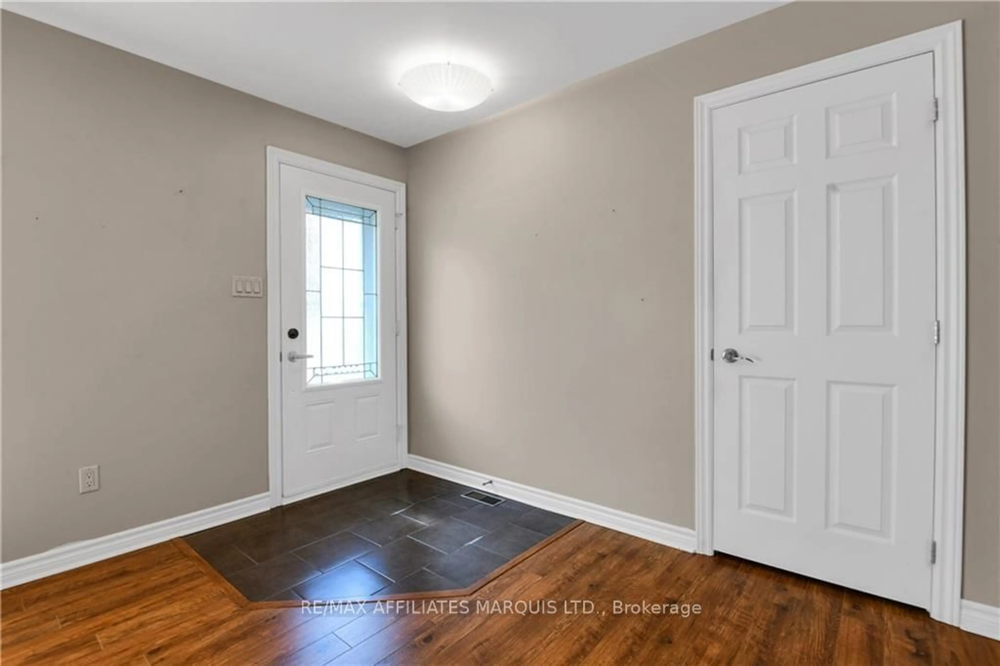 Indoor entryway, wood floors for 1442 SECOND St, Cornwall Ontario K6H 5Z8