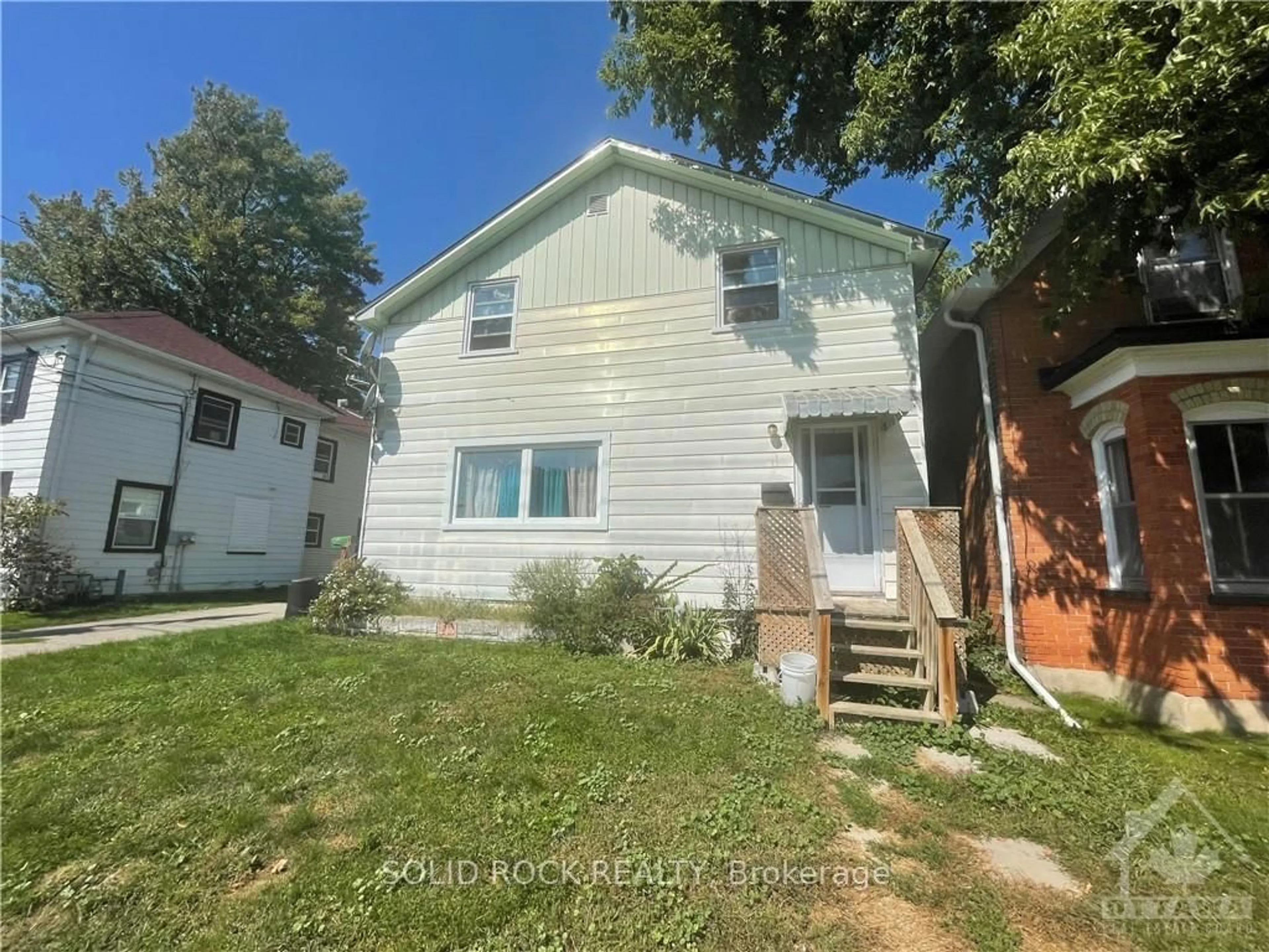 Frontside or backside of a home, the front or back of building for 72 WILLIAM St, Smiths Falls Ontario K7A 1C7