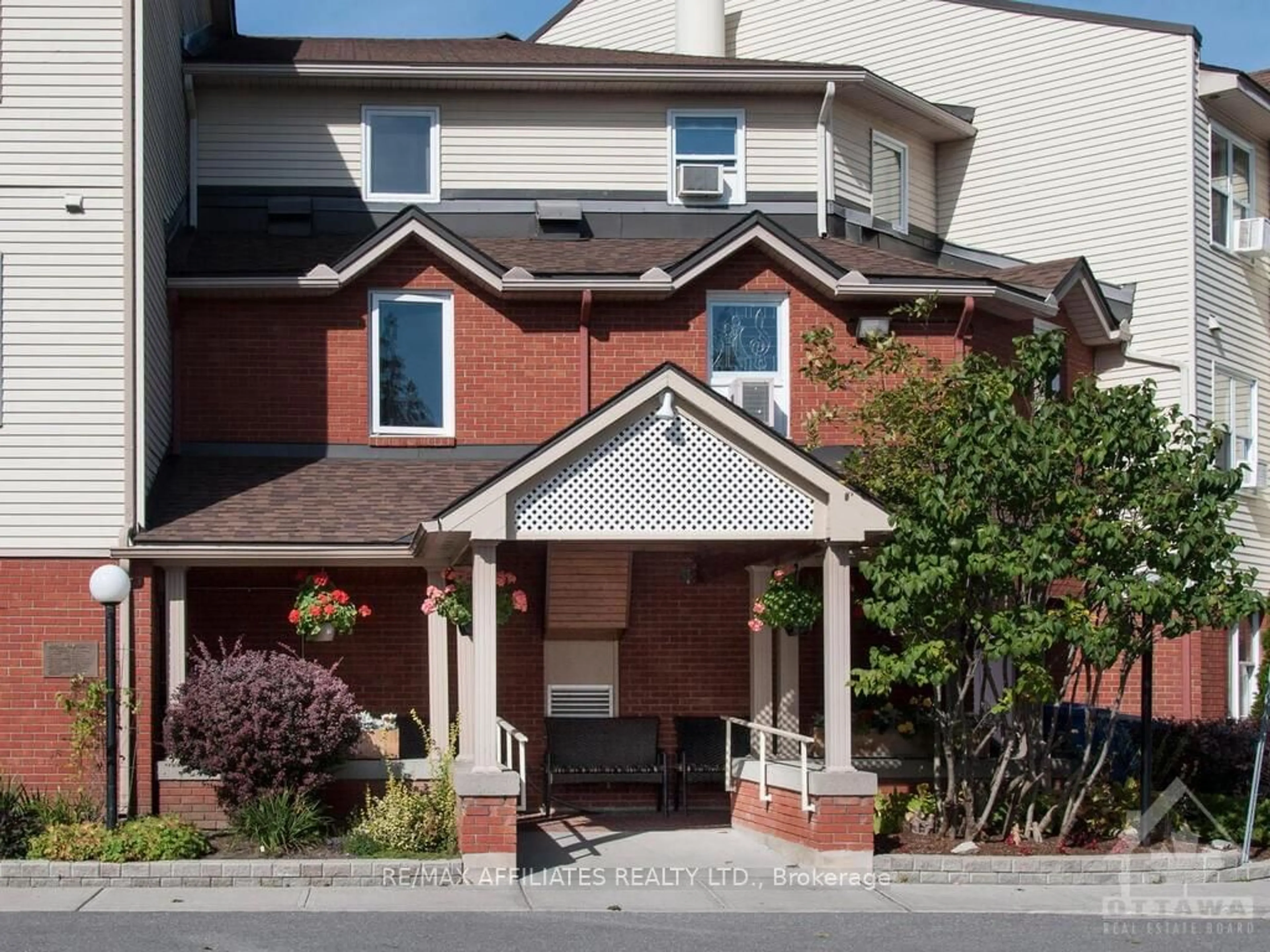 A pic from exterior of the house or condo, the front or back of building for 848 SEYTON Dr #237, Bells Corners and South to Fallowfield Ontario K2H 9G6