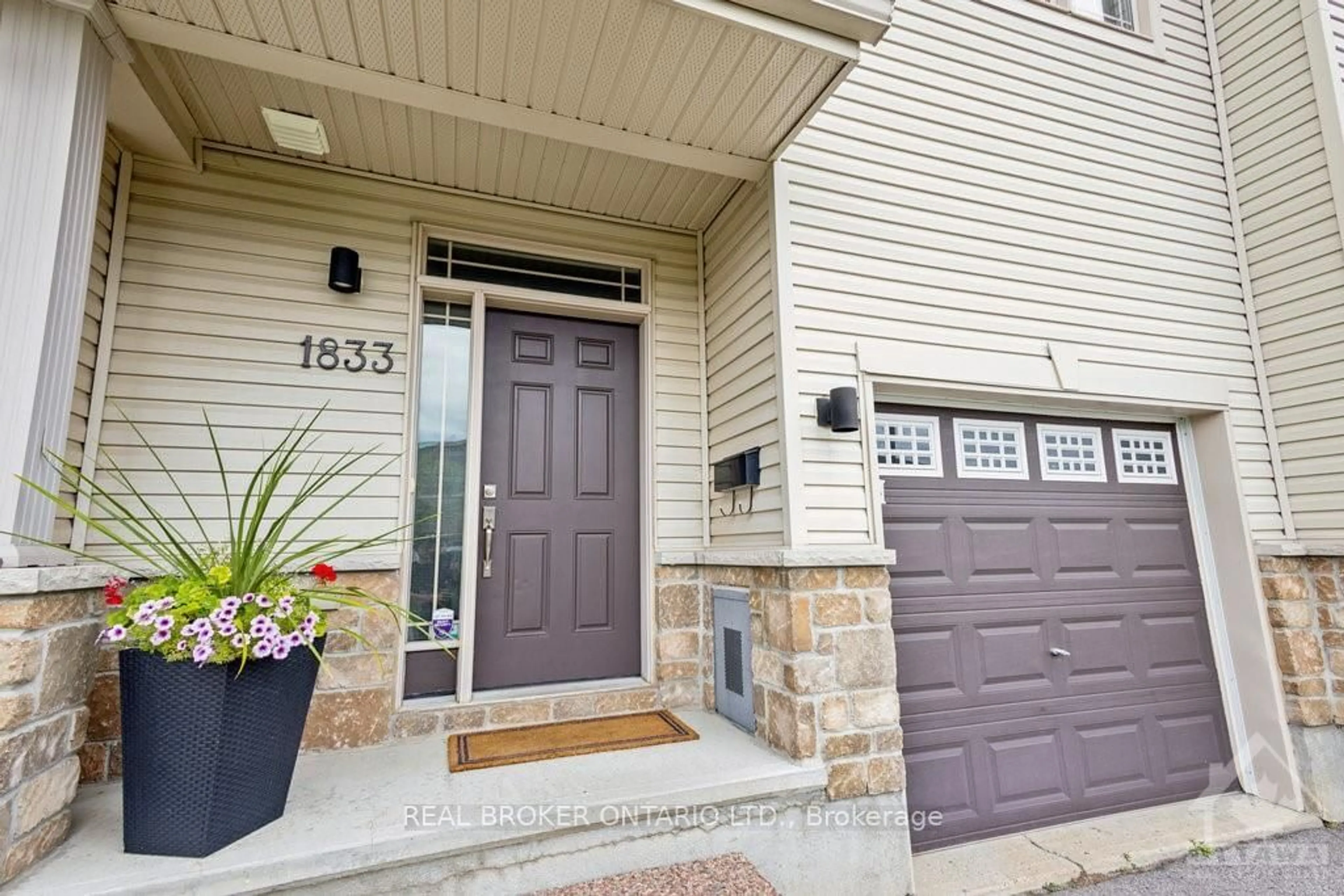 Indoor entryway, wood floors for 1833 ARROWGRASS Way, Orleans - Cumberland and Area Ontario K4A 0H9