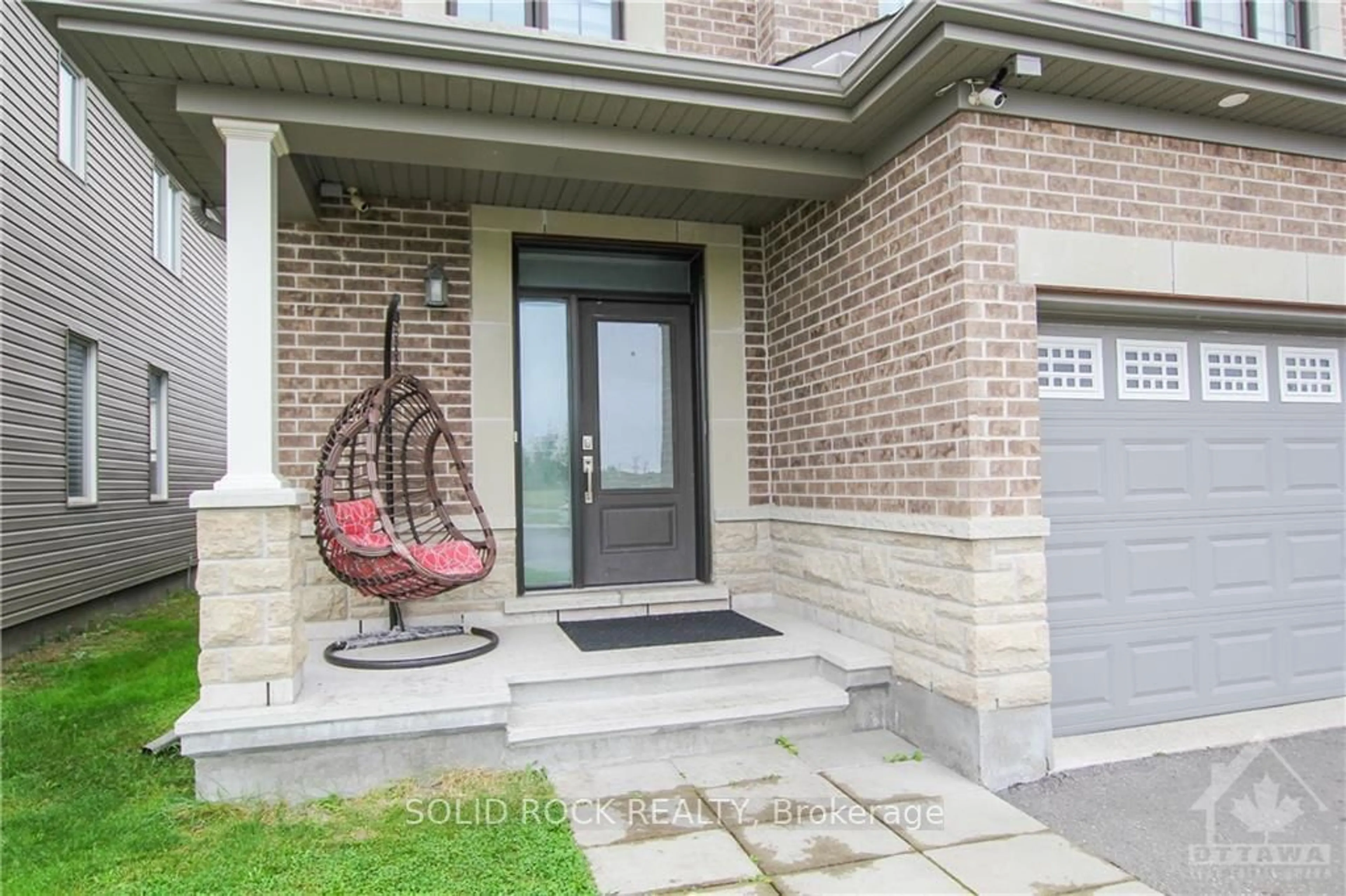 Indoor entryway, cement floor for 668 DECOEUR Dr, Orleans - Cumberland and Area Ontario K4A 1G4