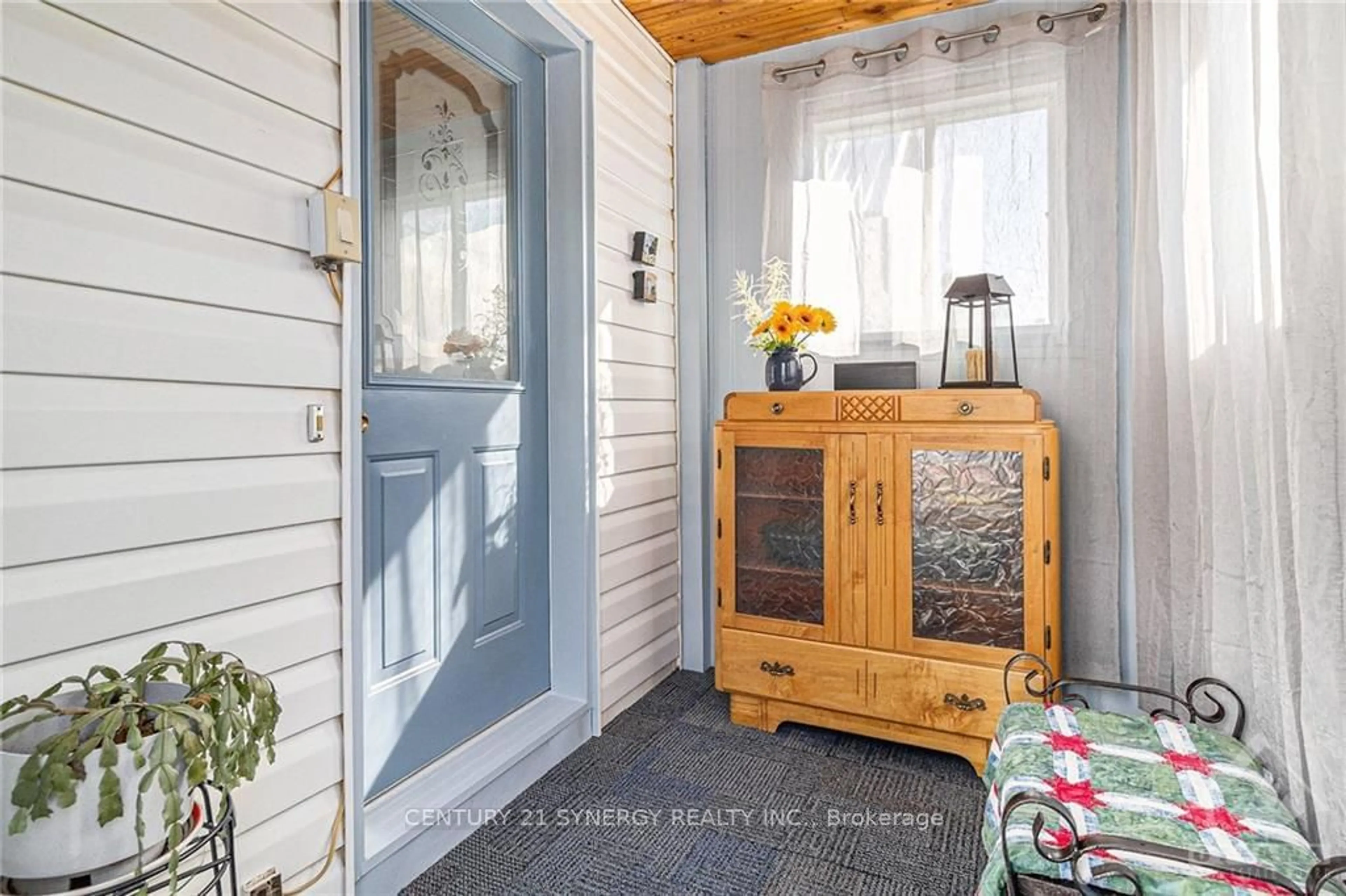 Indoor entryway, wood floors for 92 HERRIOTT St, Carleton Place Ontario K7C 2A7