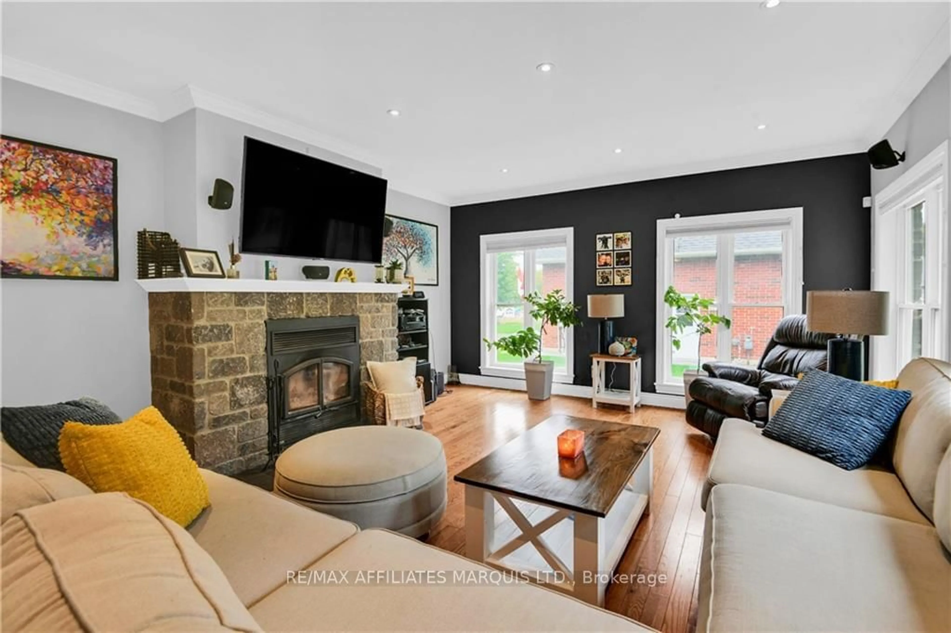 Living room, wood floors for 14 FOREST HILL Rd, South Stormont Ontario K0C 1P0