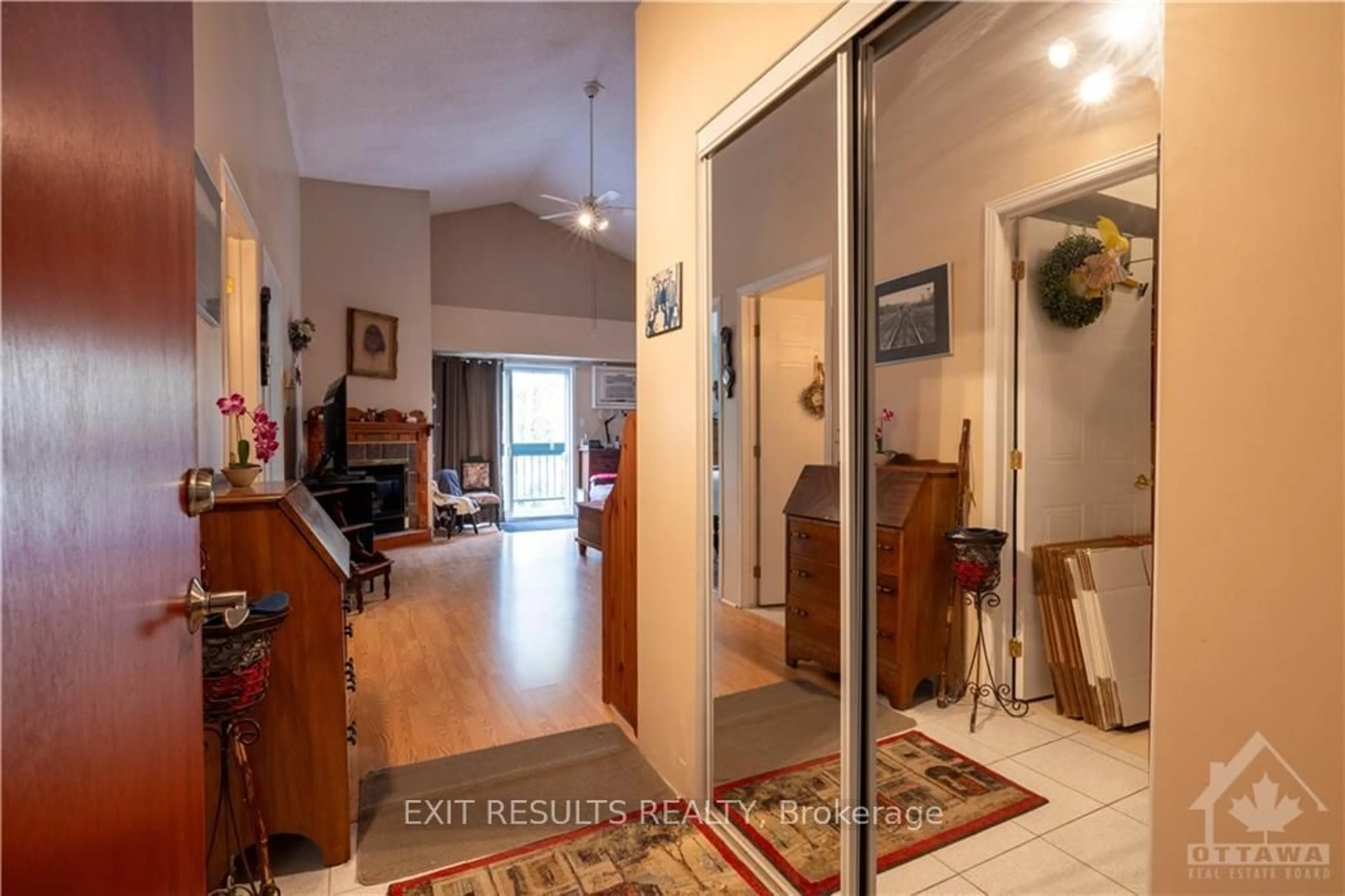 Indoor entryway, wood floors for 1202 CLEMENT St, Hawkesbury Ontario K6V 3V6