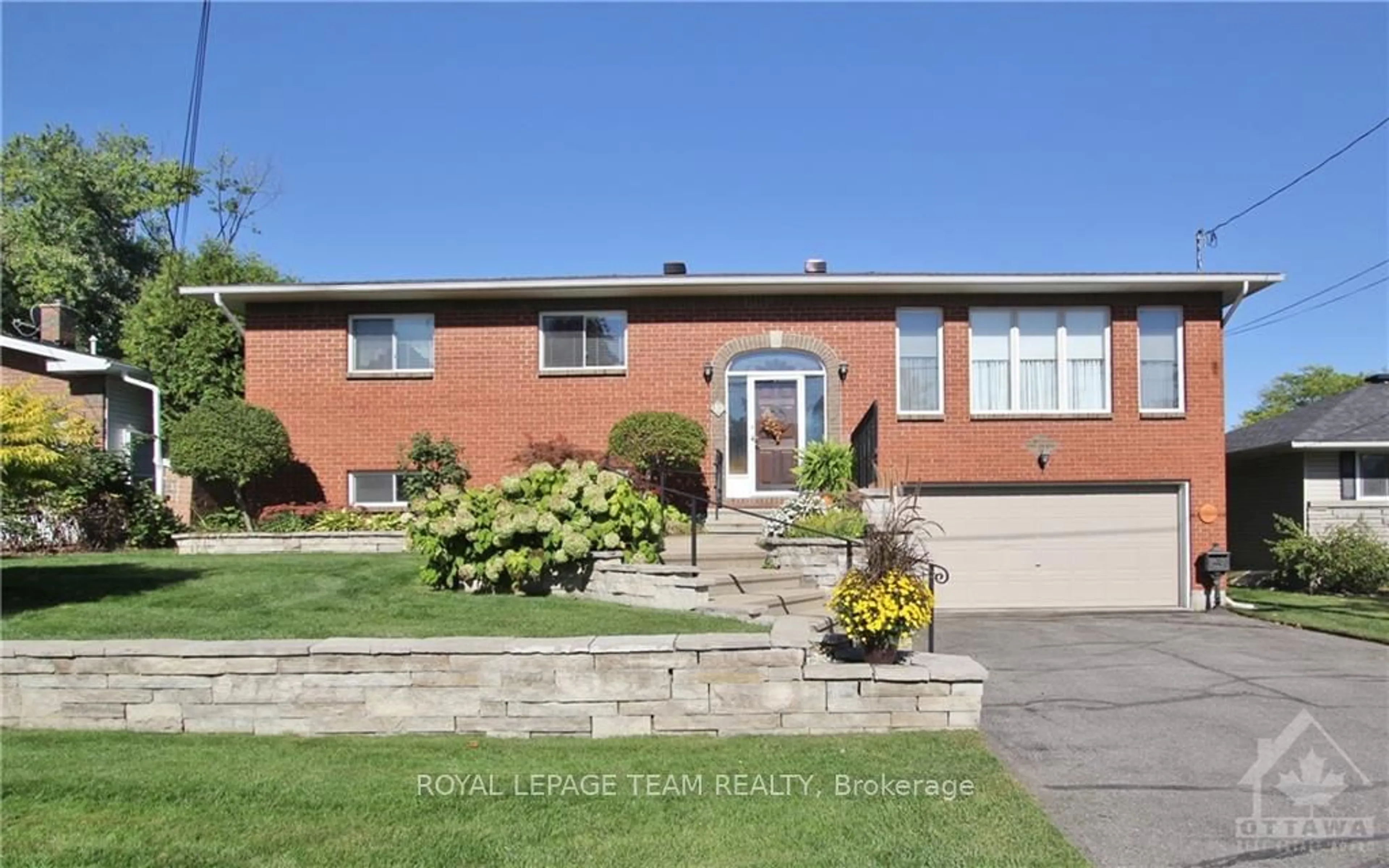 Frontside or backside of a home, the street view for 10 CARLETON CATHCART St, Stittsville - Munster - Richmond Ontario K2S 1N1