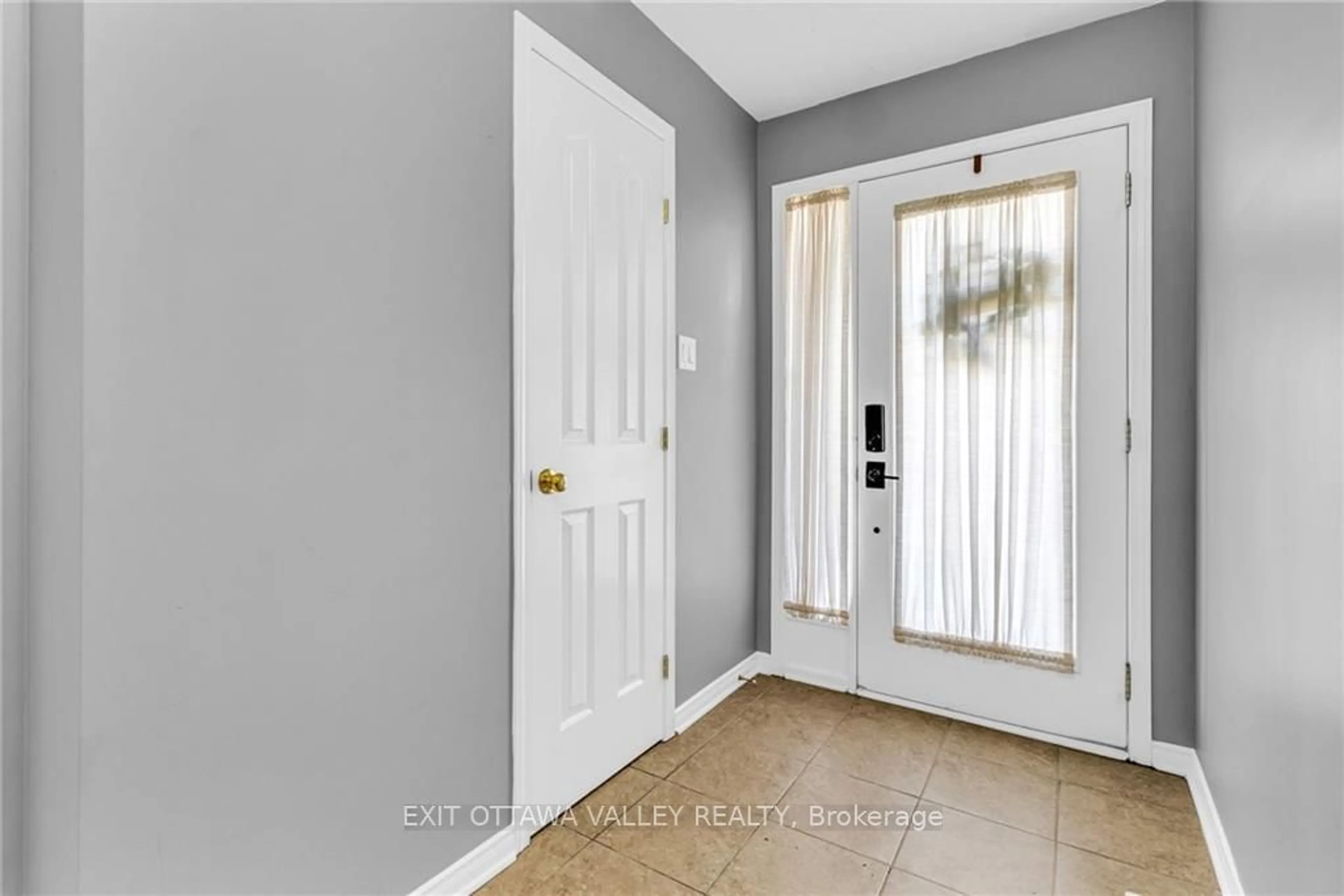 Indoor entryway, not visible floor for 302 CITIPLACE Dr, Cityview - Parkwoods Hills - Rideau Shore Ontario K2E 0A7