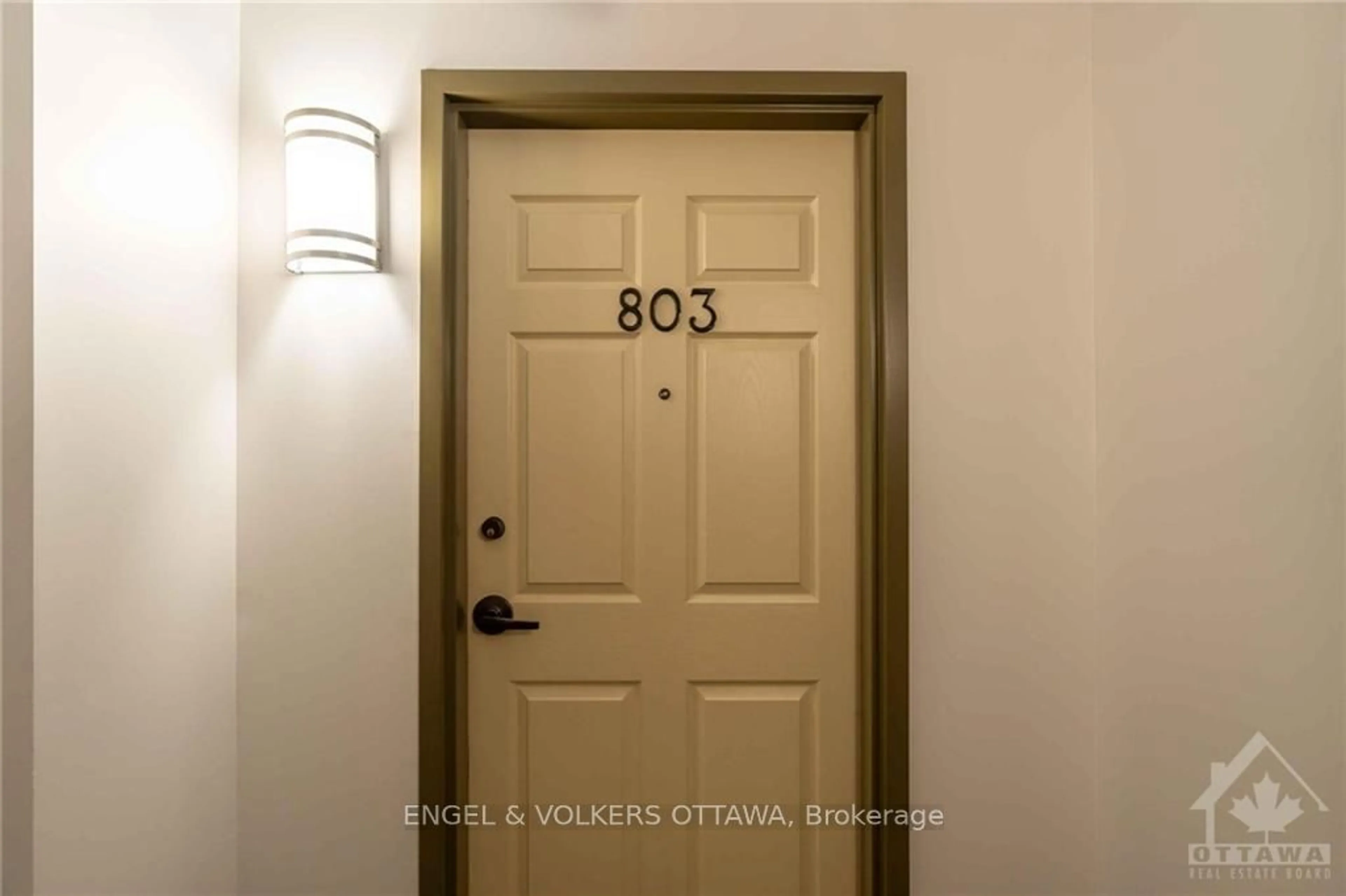 Indoor entryway, wood floors for 120 GRANT CARMAN Dr #803, Cityview - Parkwoods Hills - Rideau Shore Ontario K2E 1C8