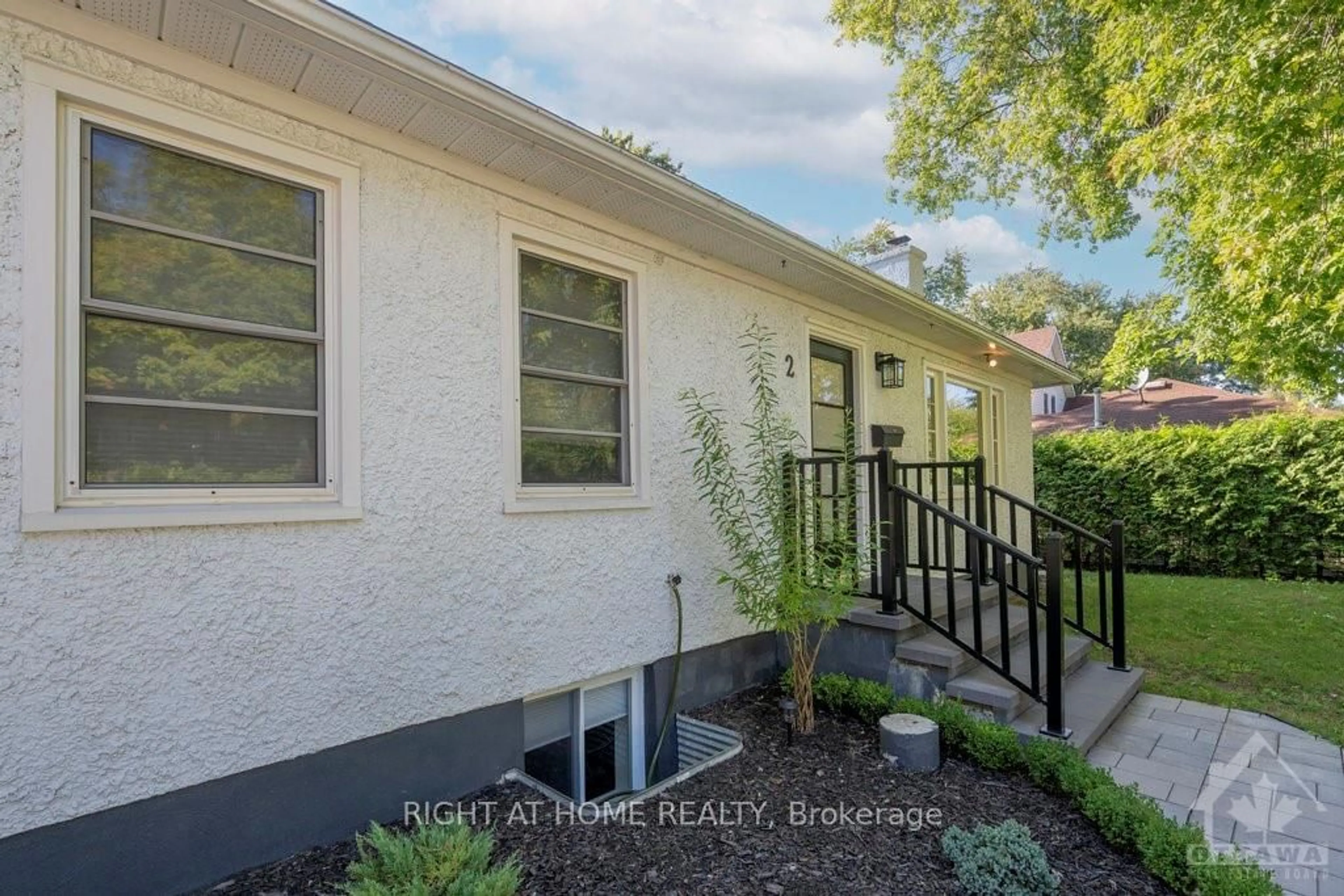 A pic from exterior of the house or condo, the fenced backyard for 2 FLORETTE St, Beacon Hill North - South and Area Ontario K1J 7L4