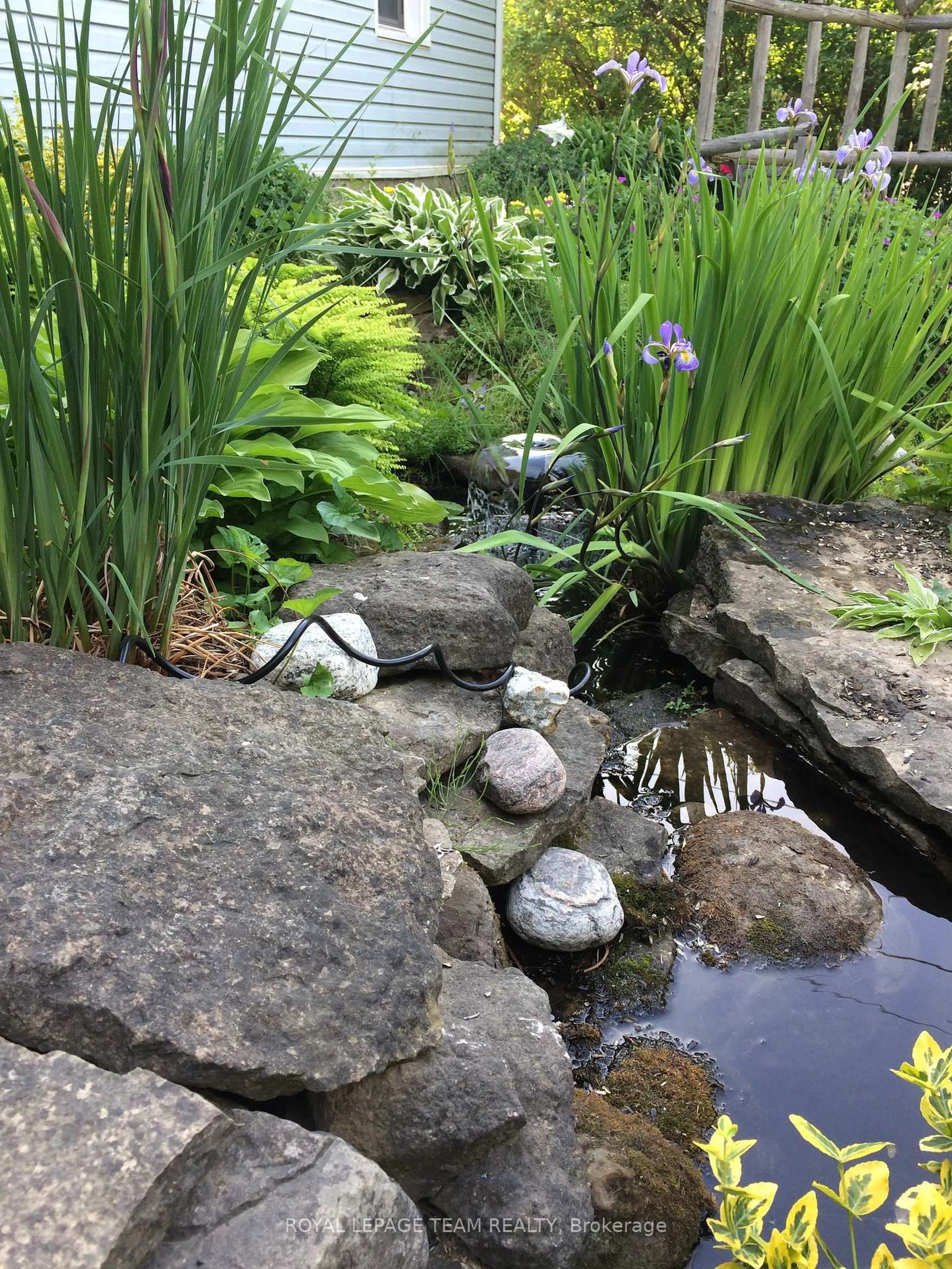 Patio, water/lake/river/ocean view for 1022 BRIDGE St, Ottawa Ontario K4M 1K4