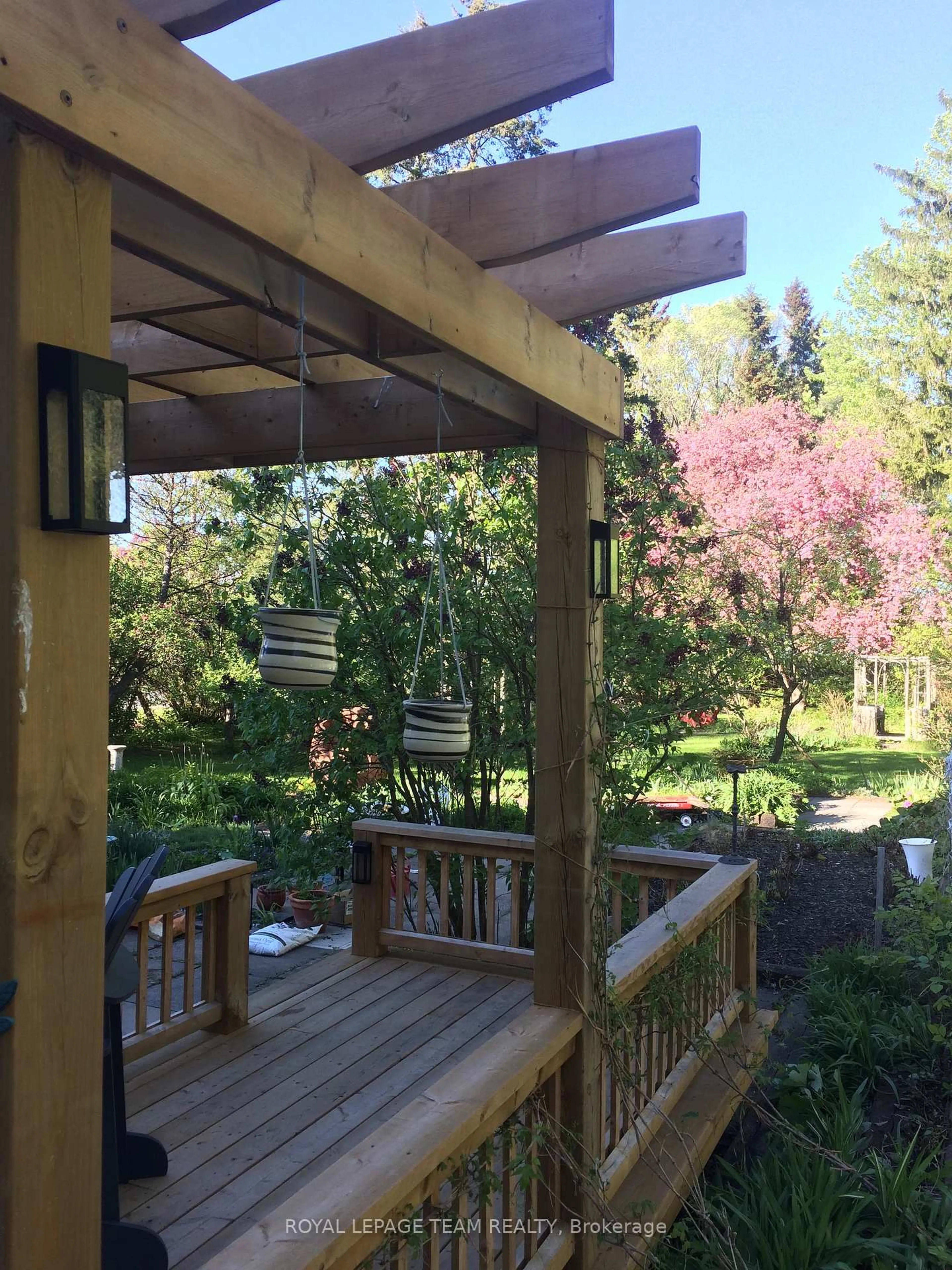 Patio, unknown for 1022 BRIDGE St, Ottawa Ontario K4M 1K4