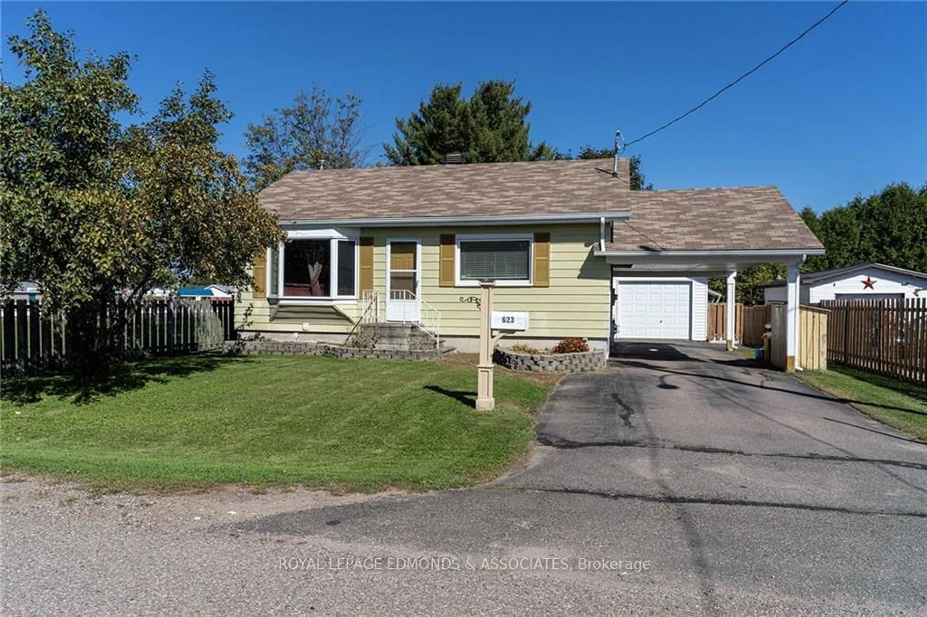 Frontside or backside of a home, cottage for 623 STAFFORD St, Laurentian Valley Ontario K8A 6T9