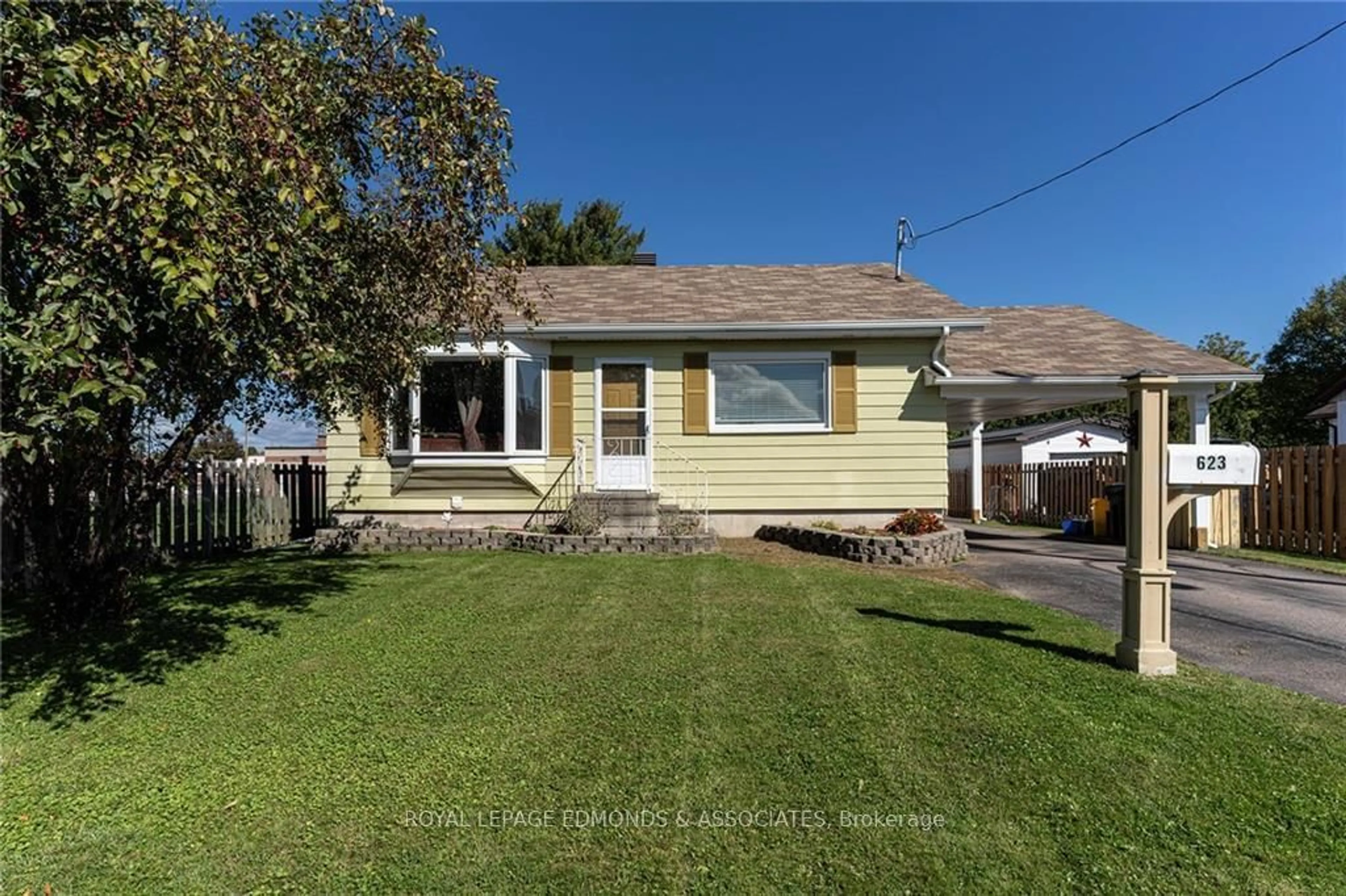 Frontside or backside of a home, cottage for 623 STAFFORD St, Laurentian Valley Ontario K8A 6T9