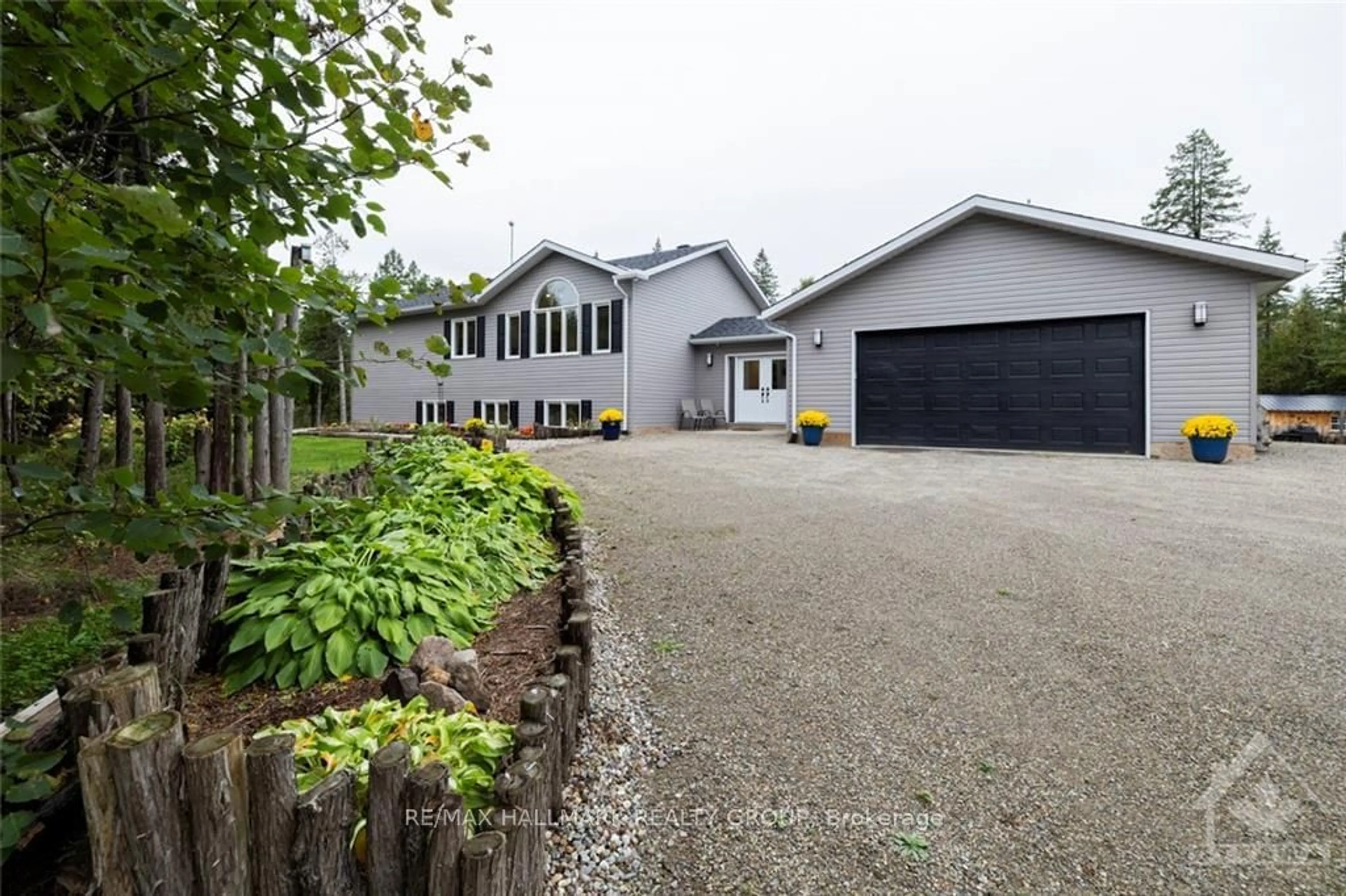 Frontside or backside of a home, cottage for 4035 ROGER STEVENS Dr, Stittsville - Munster - Richmond Ontario K7A 4S6