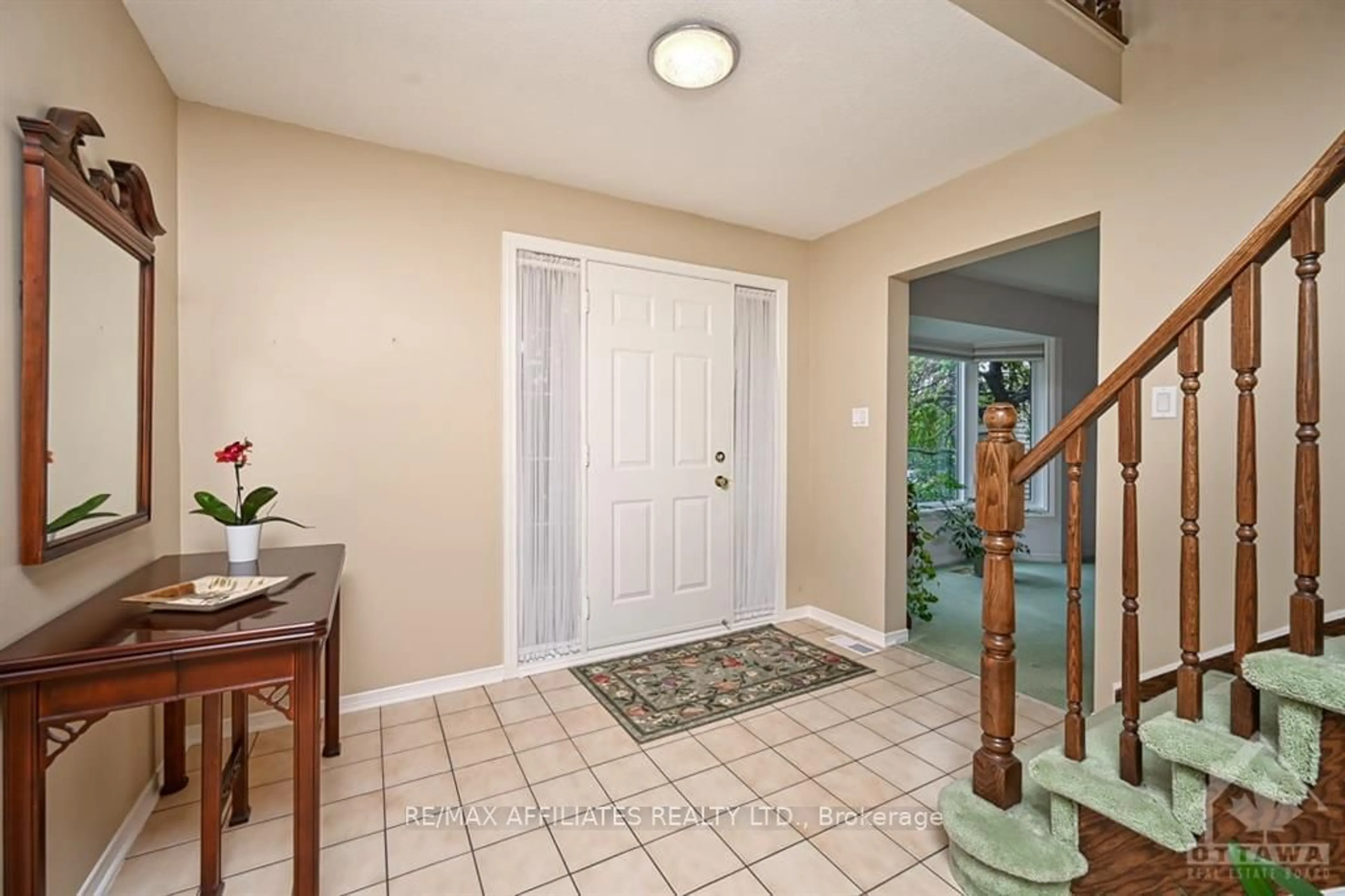 Indoor entryway, wood floors for 763 MONTCREST Dr, Orleans - Cumberland and Area Ontario K4A 2N1