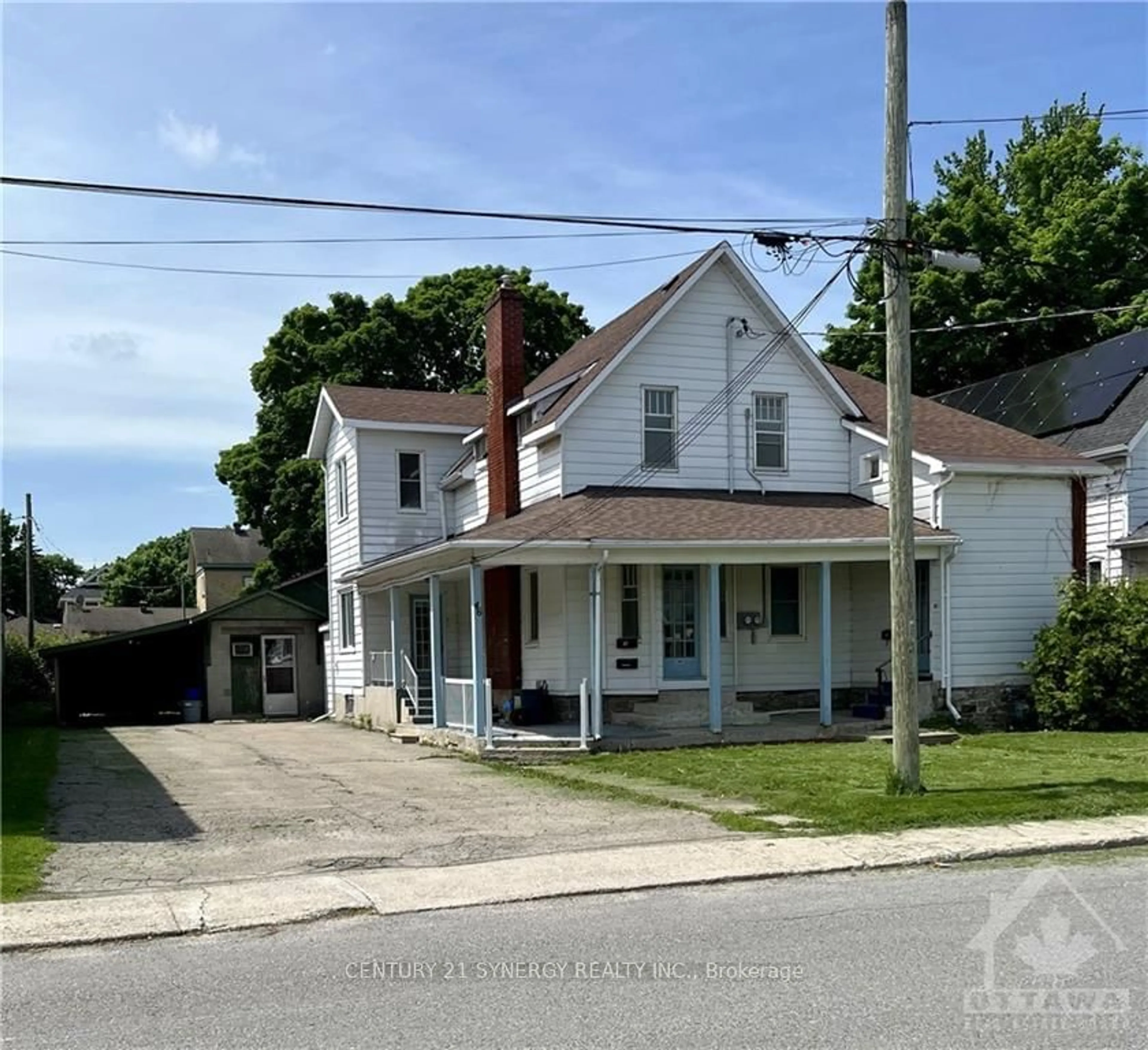 Frontside or backside of a home, the street view for 46 VICTORIA Ave, Smiths Falls Ontario K7A 2P3