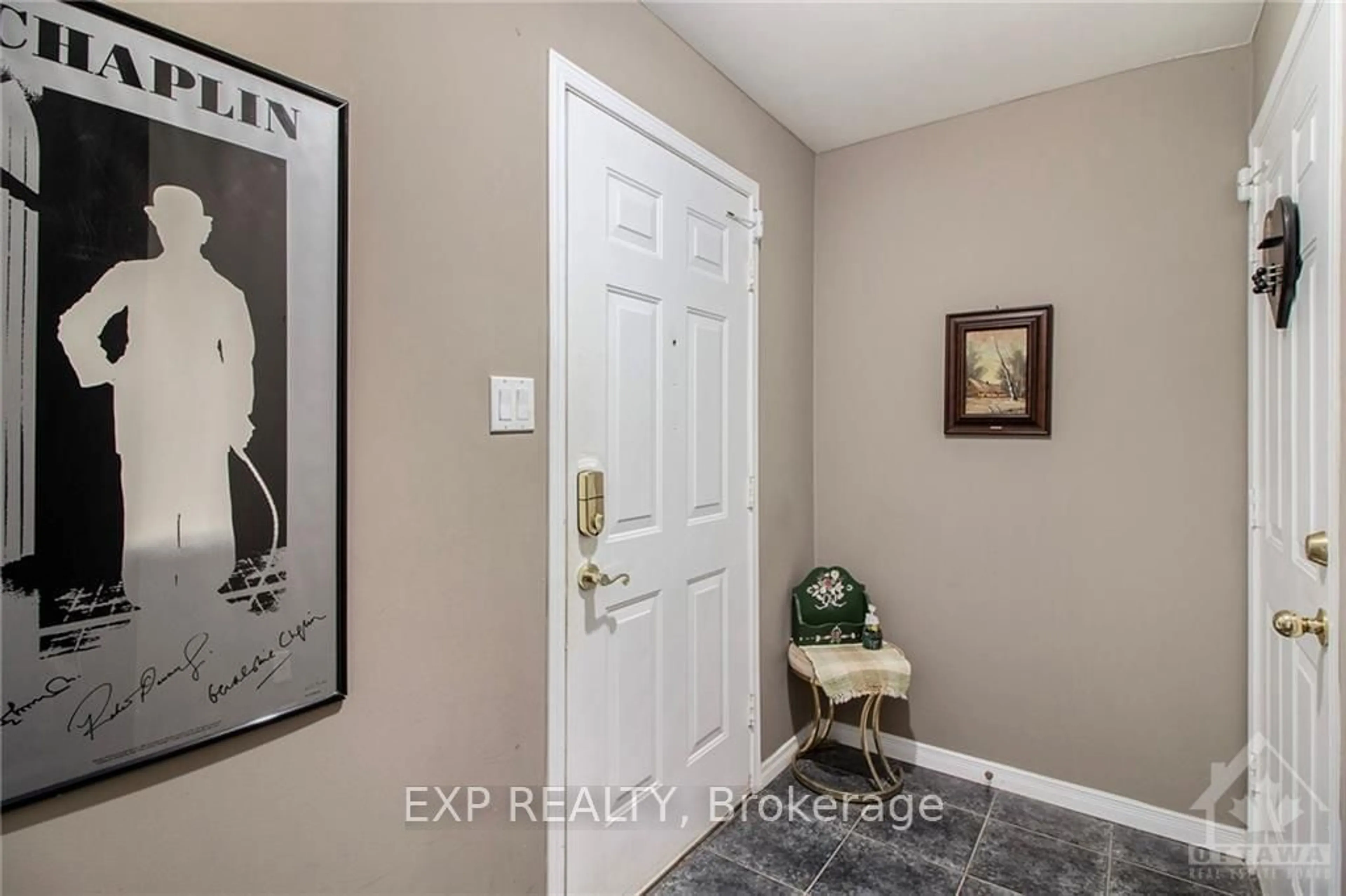 Indoor entryway, wood floors for 900 SCOTT-DUPUIS Way, Orleans - Convent Glen and Area Ontario K1C 3A7