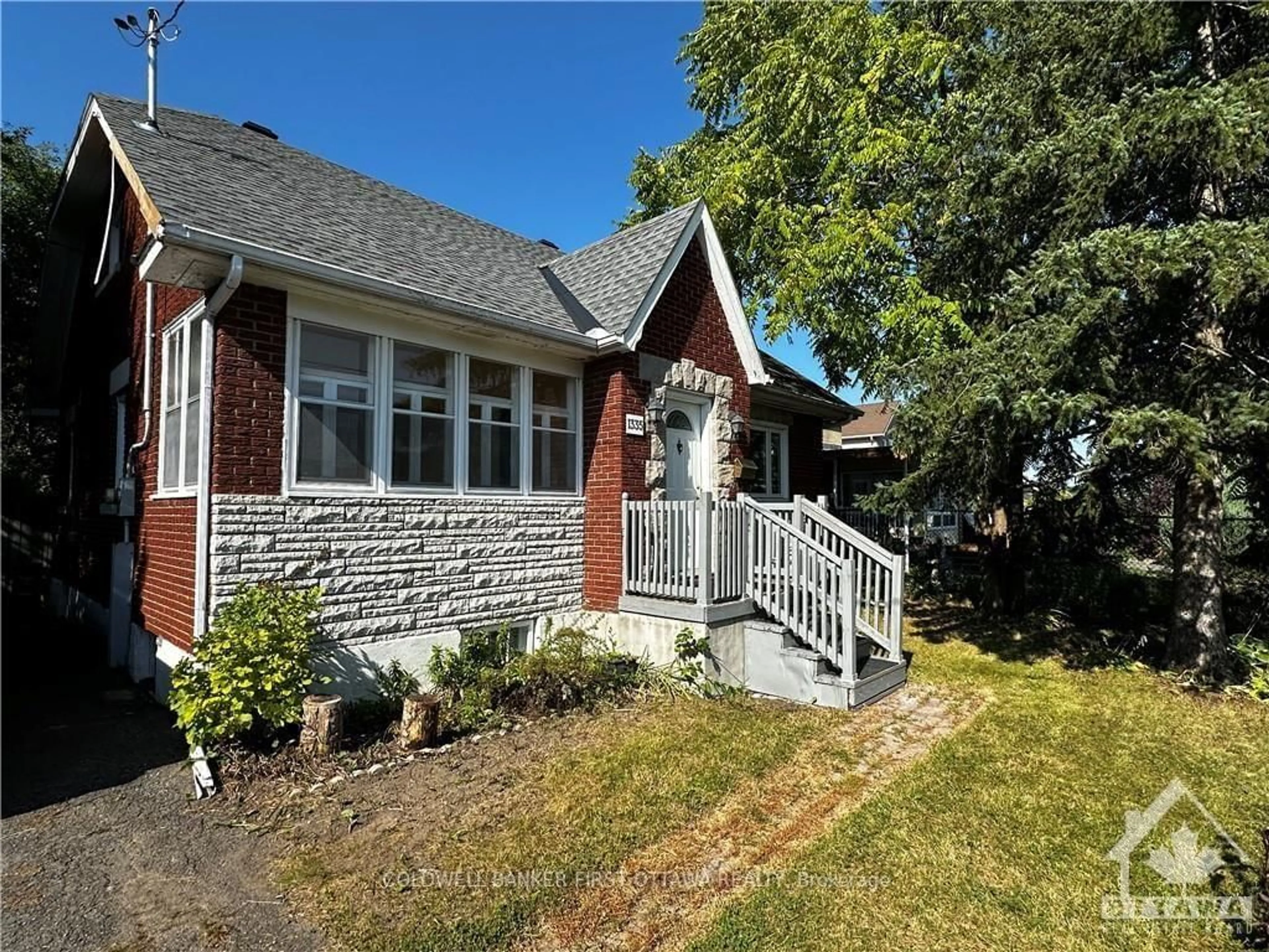 Frontside or backside of a home, cottage for 1335 KITCHENER Ave, Hunt Club - South Keys and Area Ontario K1V 6W1