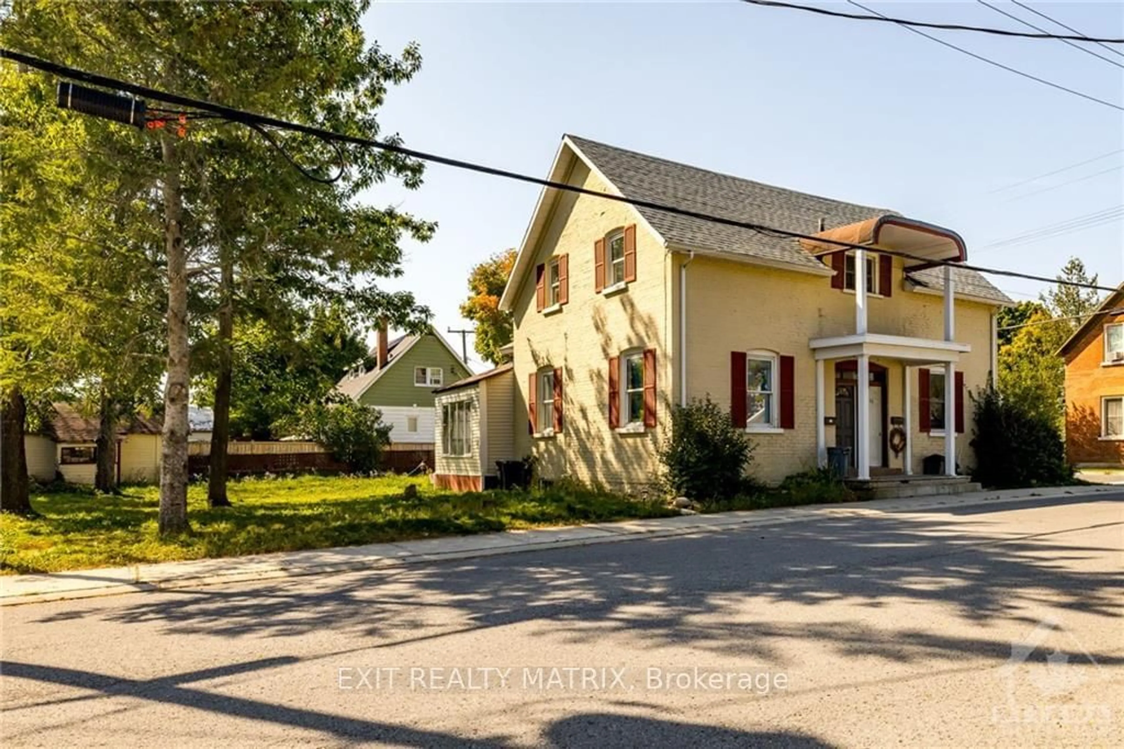 A pic from exterior of the house or condo, cottage for 254-256 THOMAS St, Carleton Place Ontario K7C 3J4