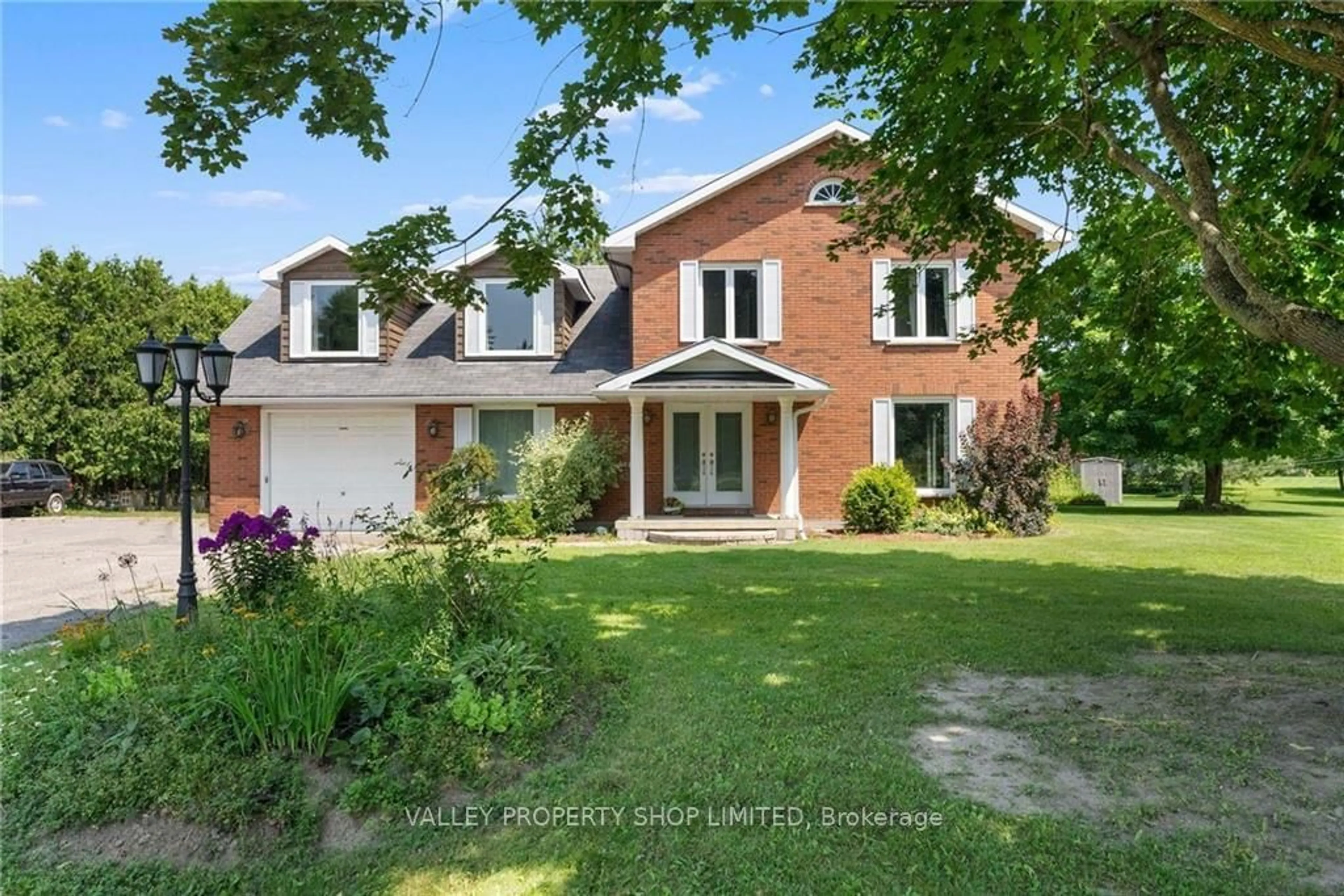 Home with brick exterior material for 876 RUSSETT Dr, McNab/Braeside Ontario K7S 3G8