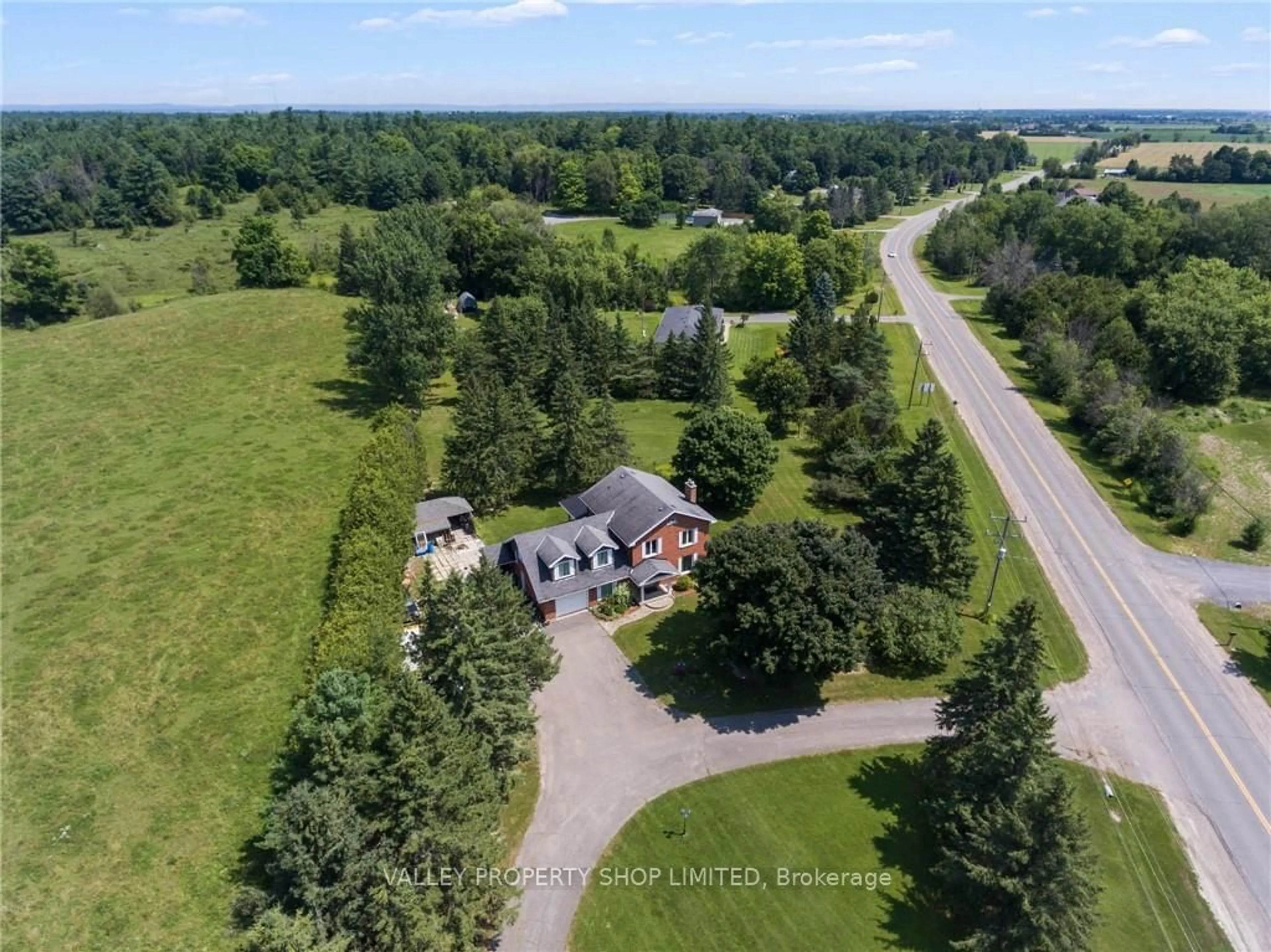 Frontside or backside of a home, cottage for 876 RUSSETT Dr, McNab/Braeside Ontario K7S 3G8