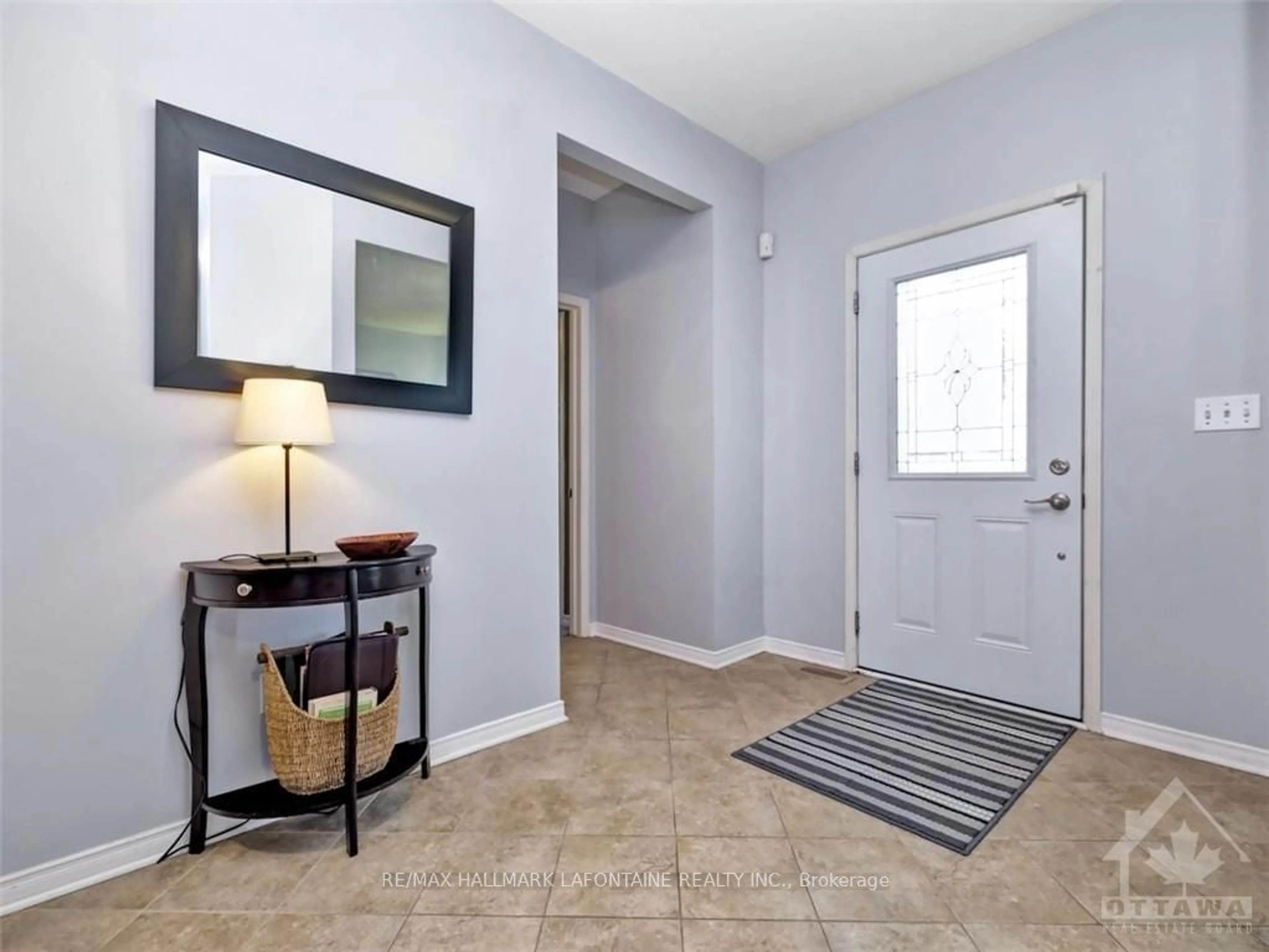 Indoor entryway, carpet floors for 1801 NORTHLANDS Dr, Orleans - Cumberland and Area Ontario K4A 3S9