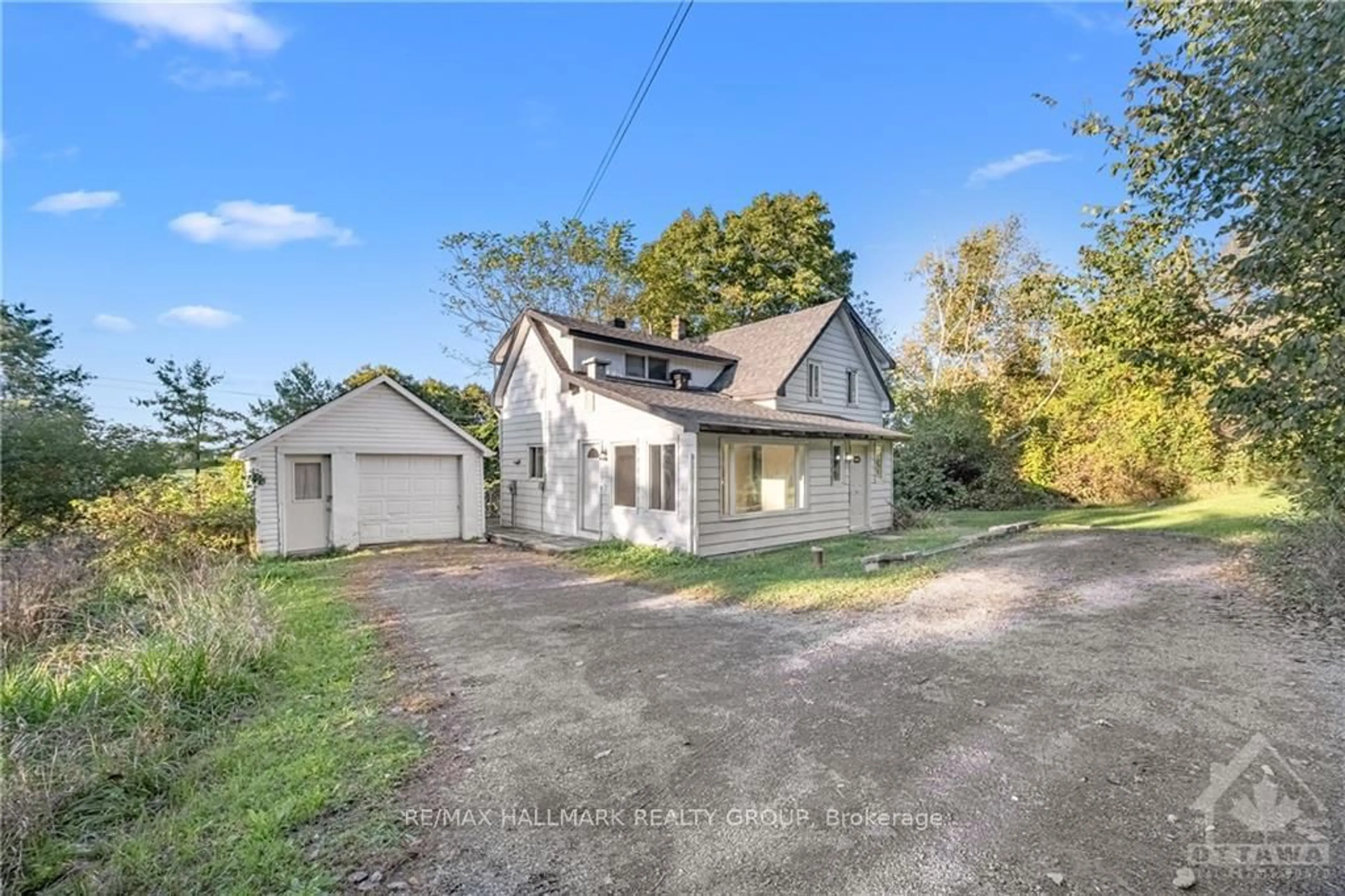 Frontside or backside of a home, cottage for 1889 OLD MONTREAL Rd, Orleans - Cumberland and Area Ontario K4C 1G7