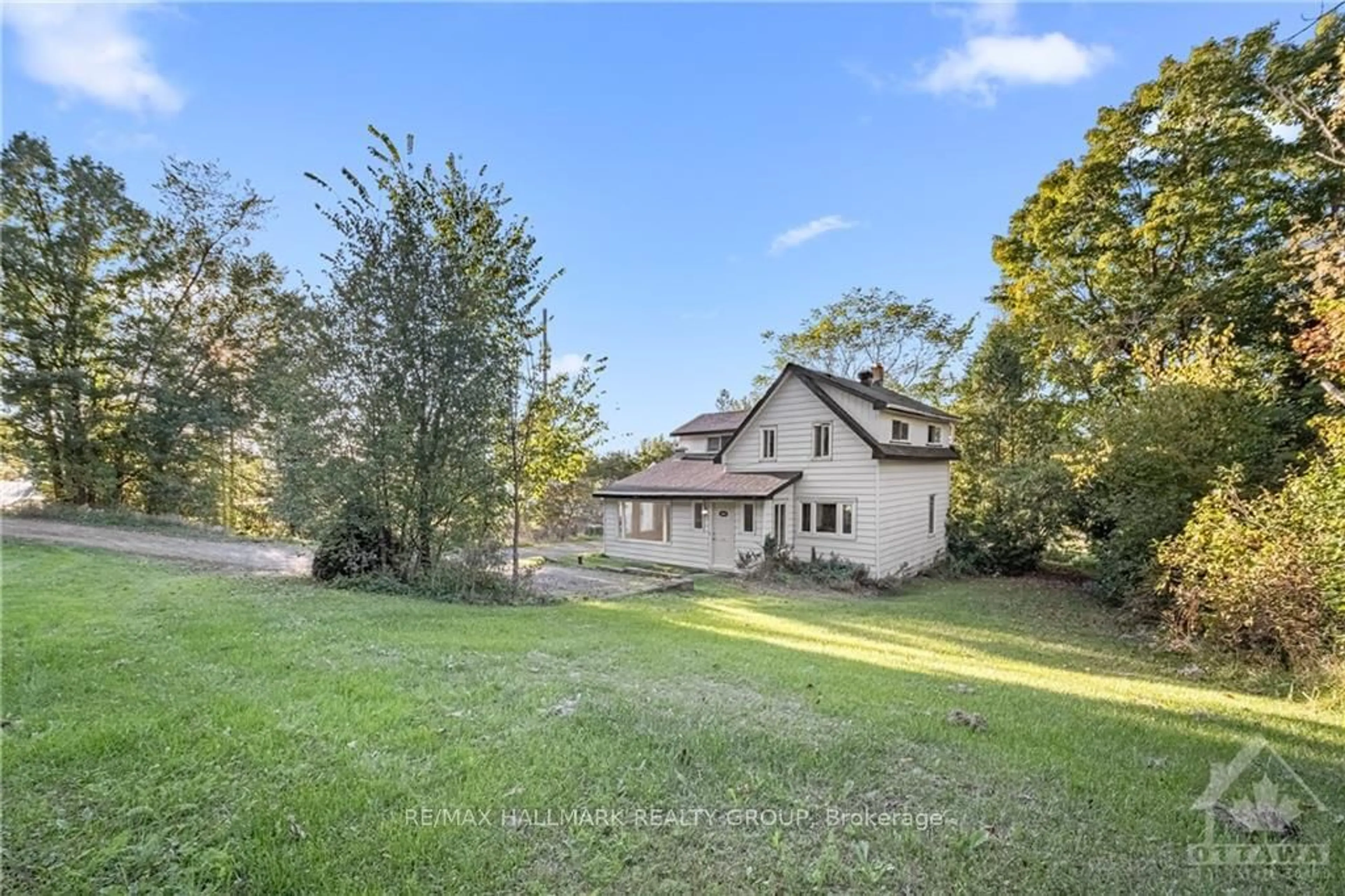 A pic from exterior of the house or condo, the fenced backyard for 1889 OLD MONTREAL Rd, Orleans - Cumberland and Area Ontario K4C 1G7