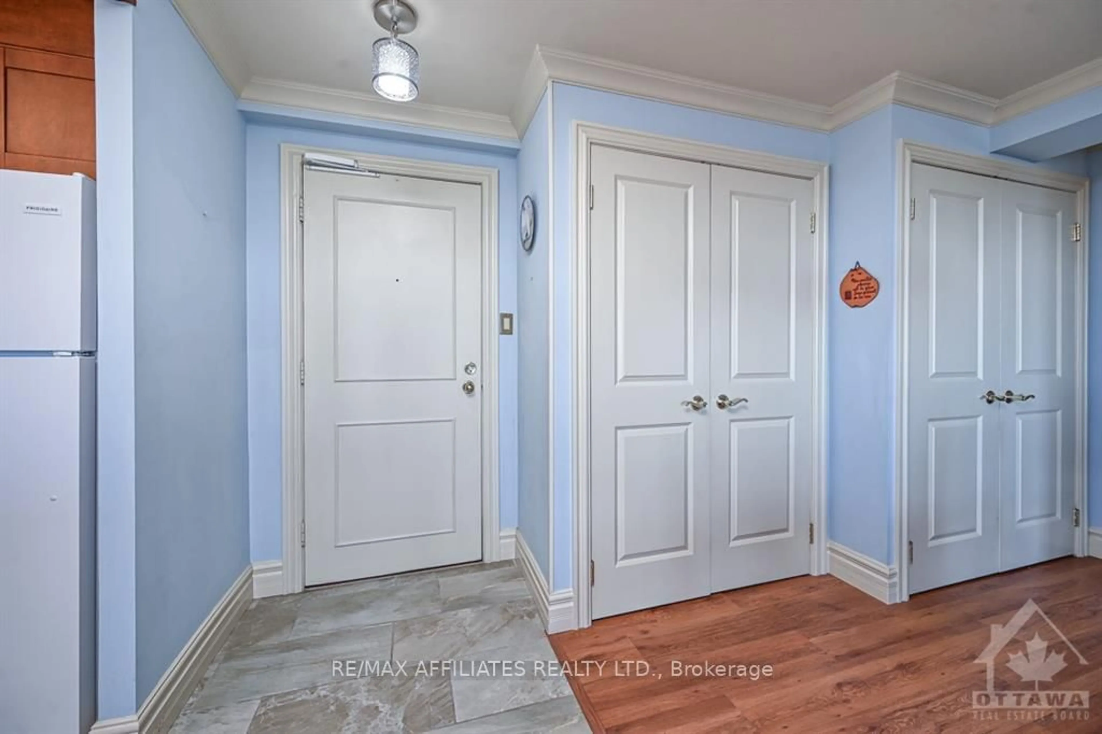 Indoor entryway, wood floors for 665 BATHGATE Dr #1605, Overbook - Castleheights and Area Ontario K1K 3Y4