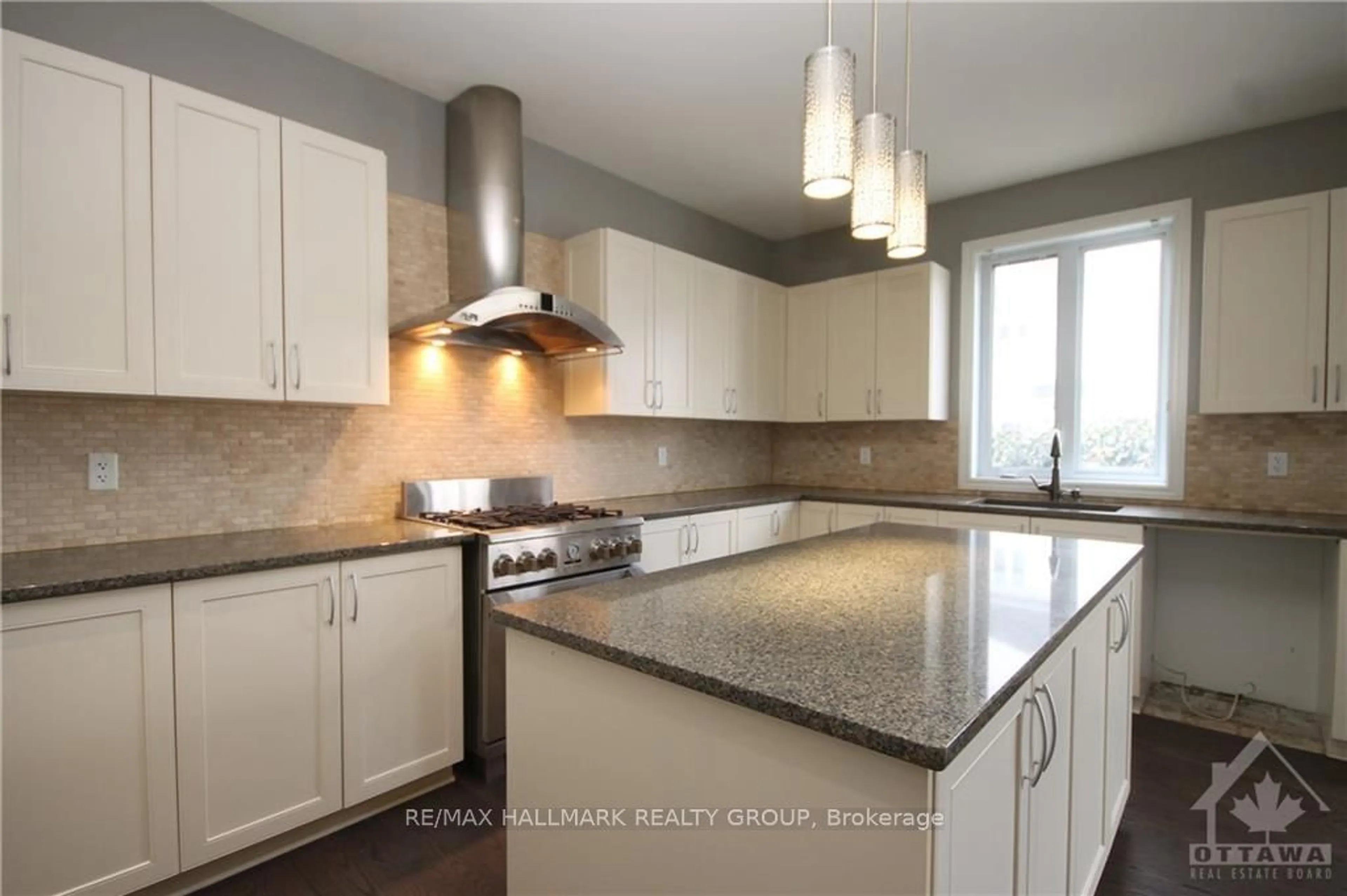 Contemporary kitchen for 322 FAIRLAKES Way, Orleans - Cumberland and Area Ontario K4A 0K8