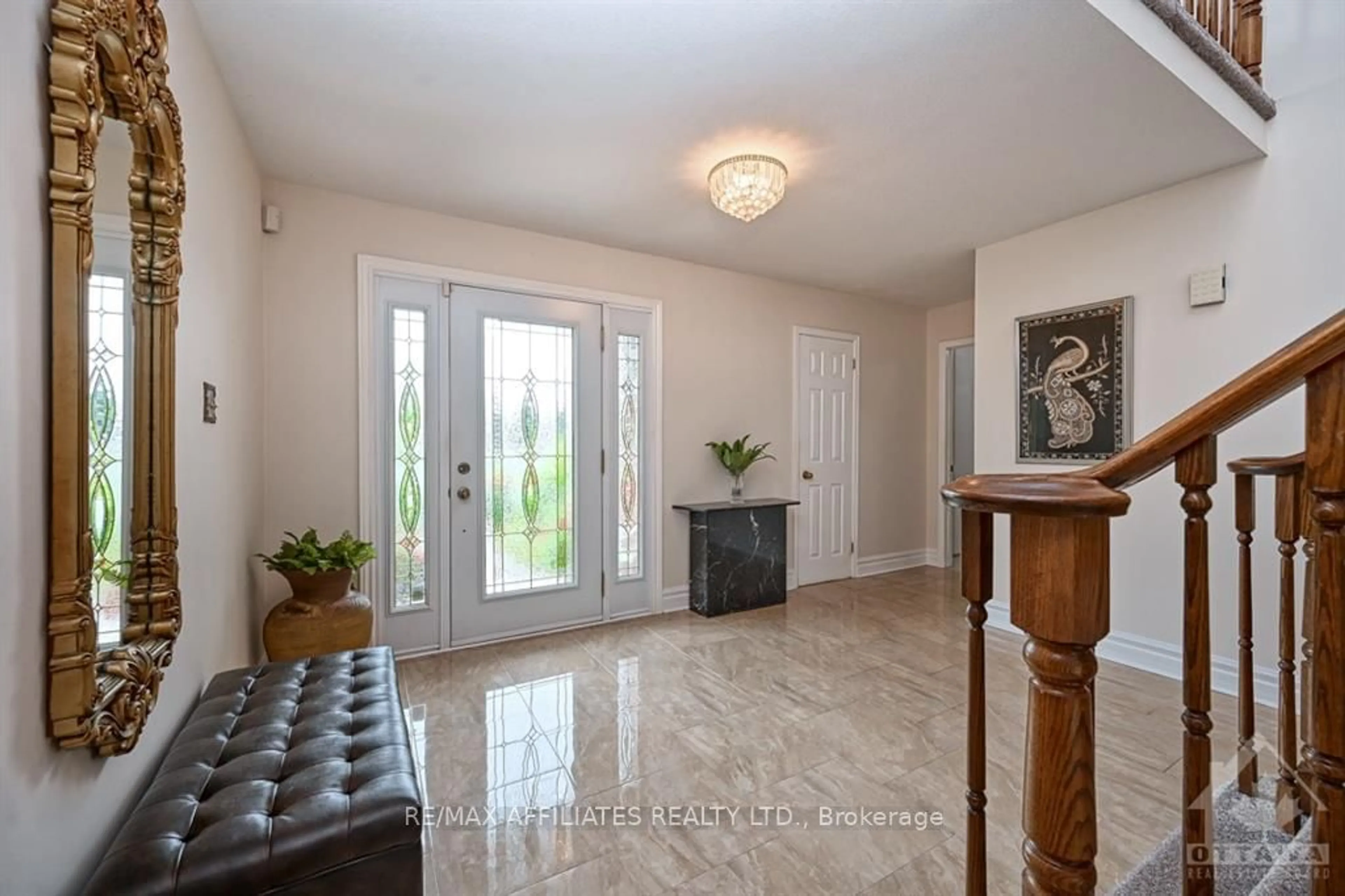 Indoor entryway, wood floors for 1343 TURNER Cres, Orleans - Cumberland and Area Ontario K1E 2Y5