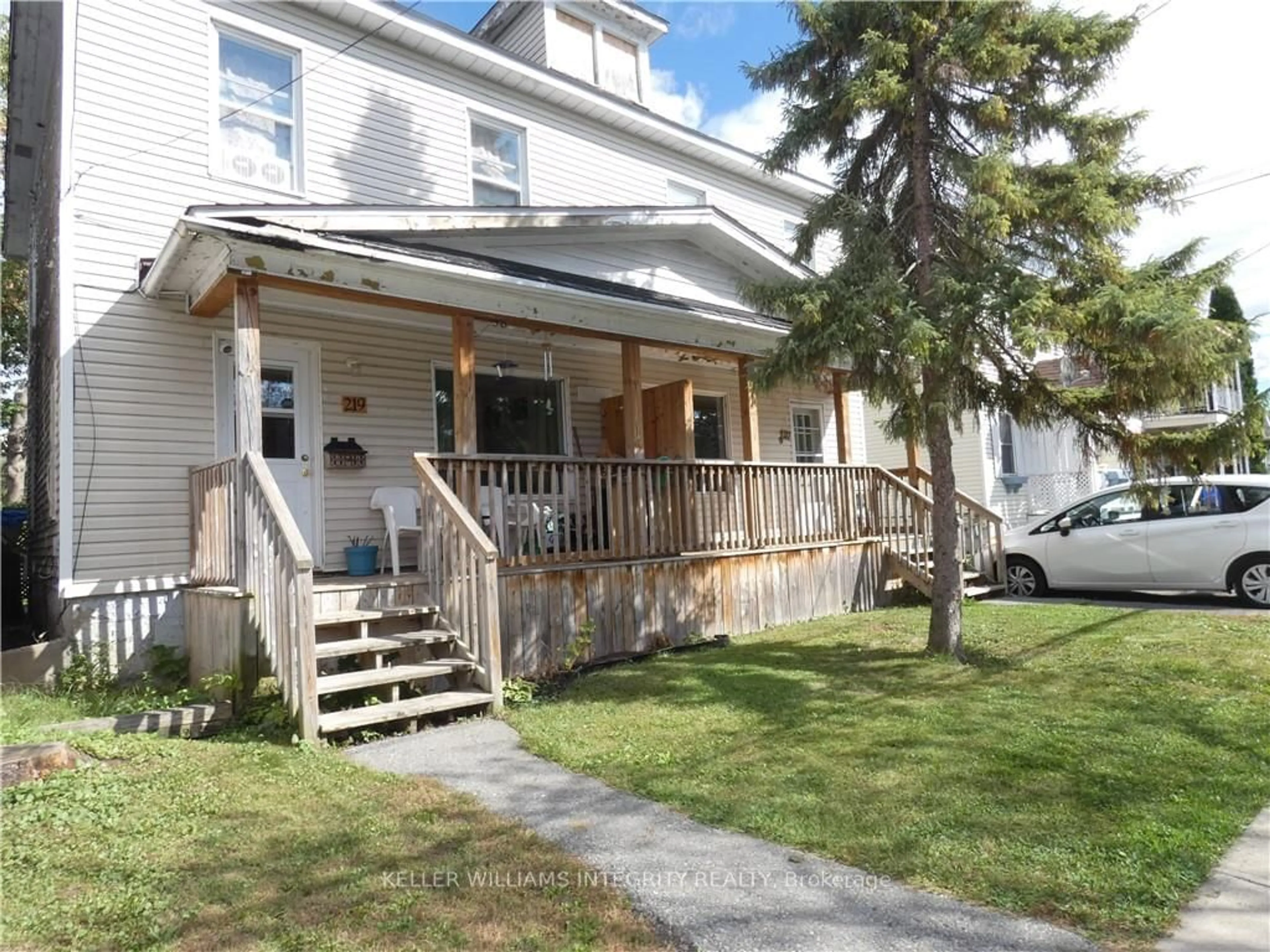 A pic from exterior of the house or condo, cottage for 217-219 BELMONT St, Cornwall Ontario K6H 4Z5