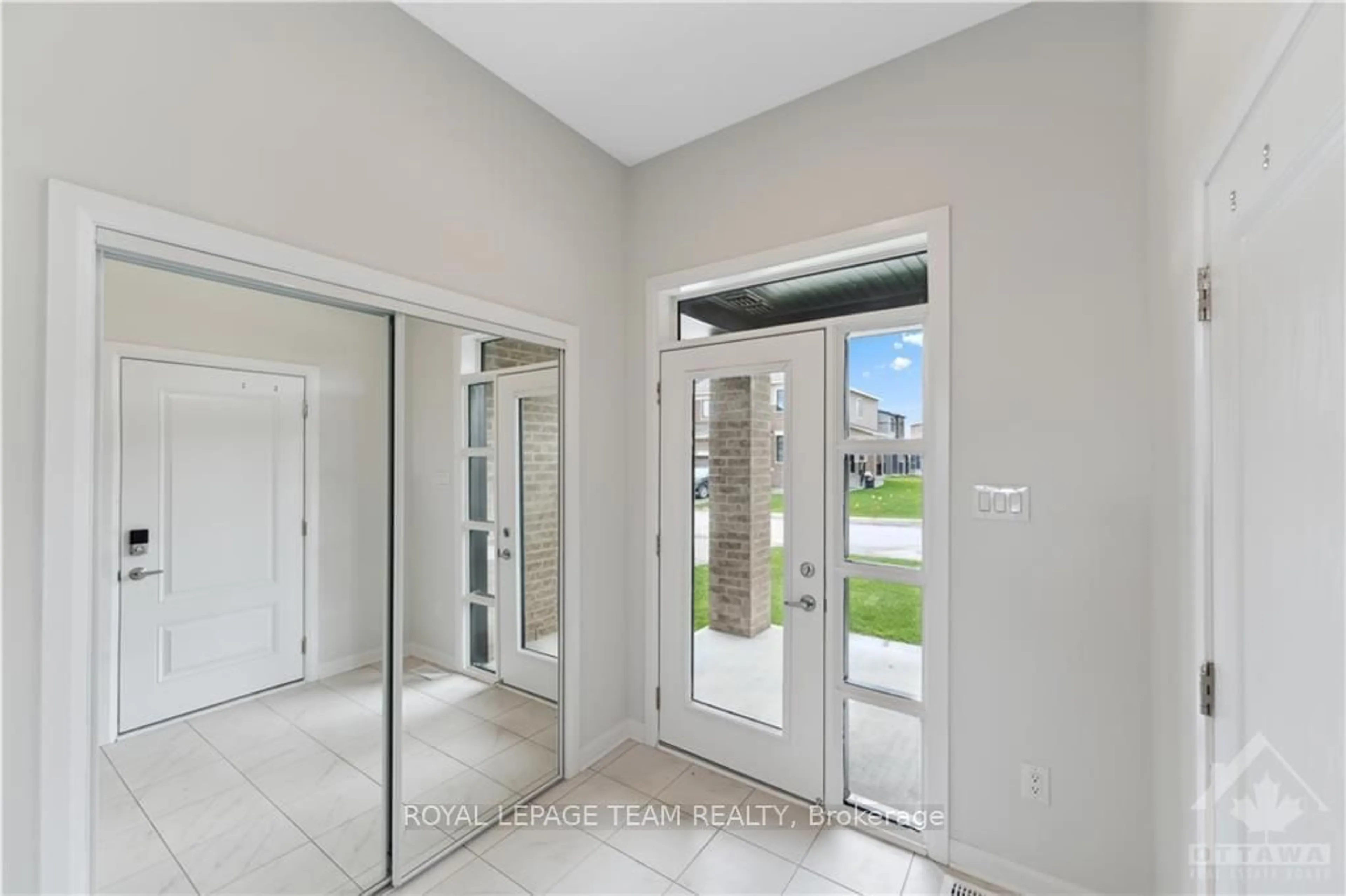 Indoor entryway, cement floor for 295 ELSIE MACGILL Walk, Kanata Ontario K2W 0L1