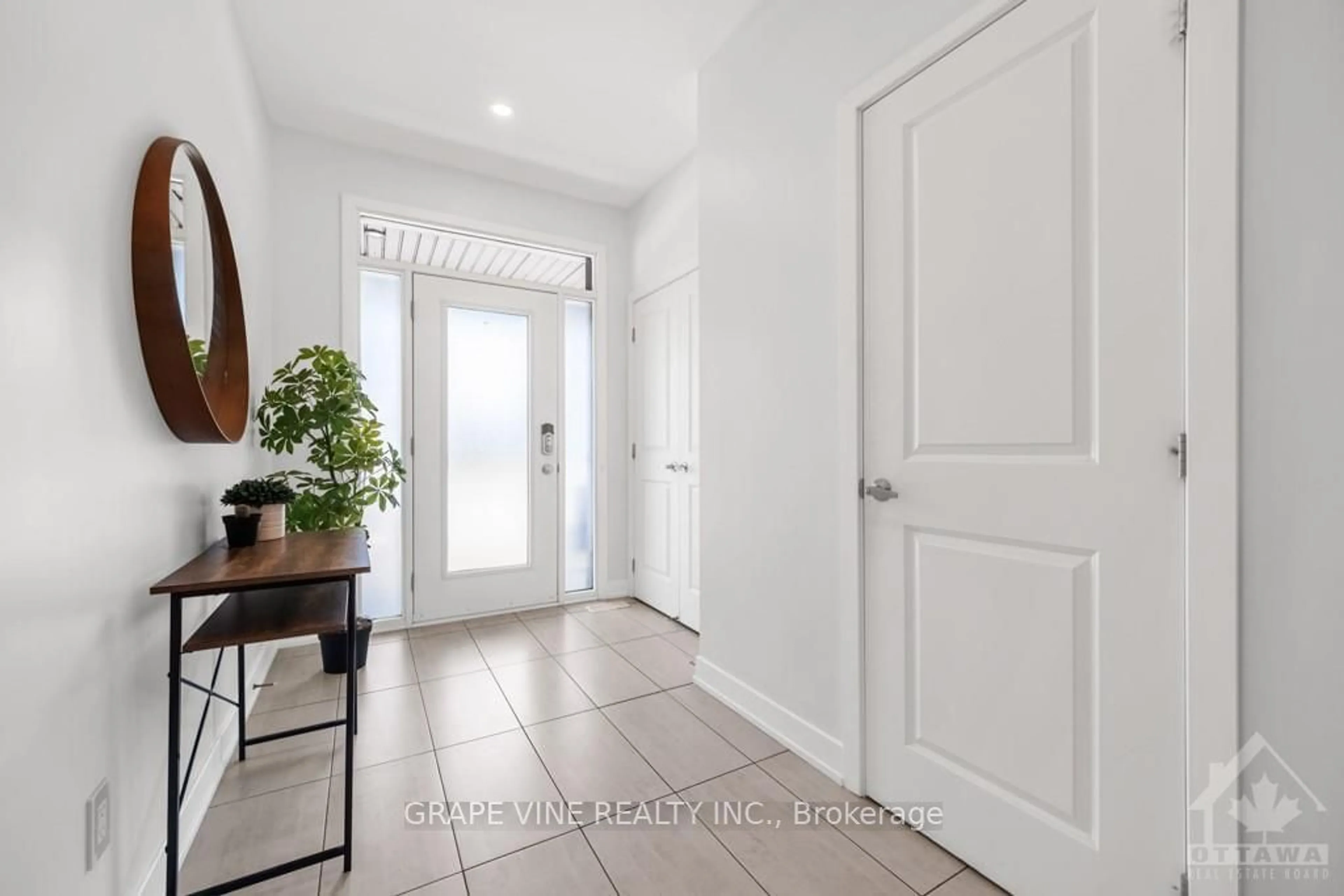 Indoor entryway, wood floors for 653 PUTNEY Cres, Stittsville - Munster - Richmond Ontario K2S 2N7