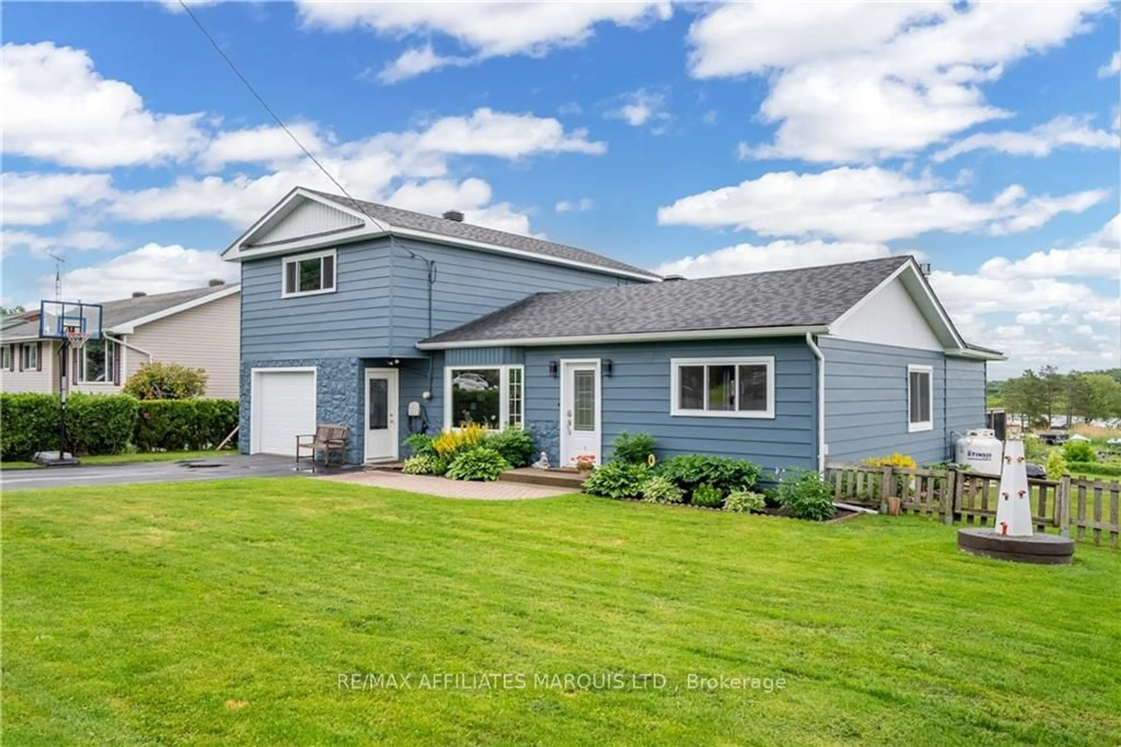 Frontside or backside of a home, cottage for 19448 COUNTY ROAD 2 Rd, South Glengarry Ontario K0C 2E0