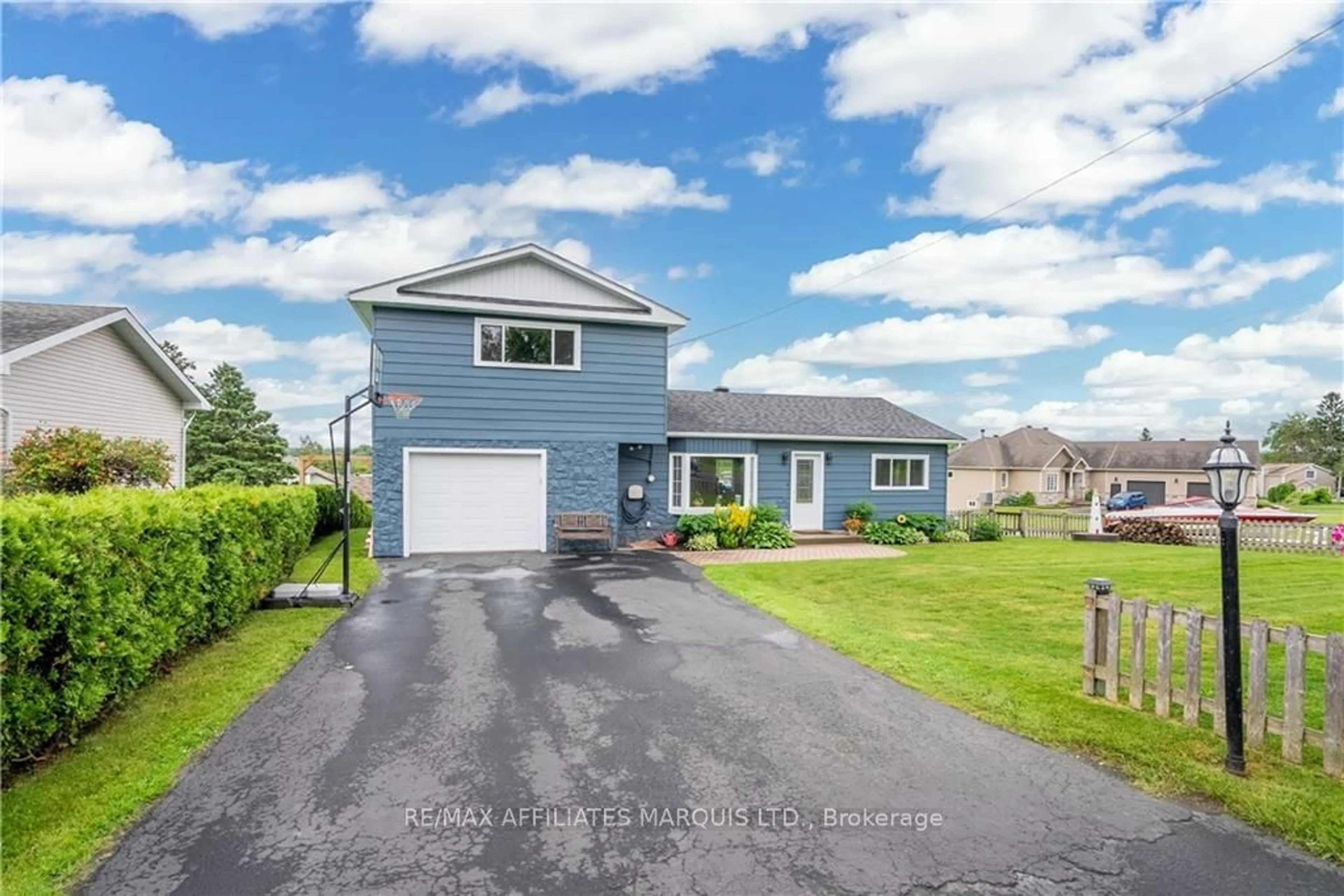 Frontside or backside of a home, cottage for 19448 COUNTY ROAD 2 Rd, South Glengarry Ontario K0C 2E0