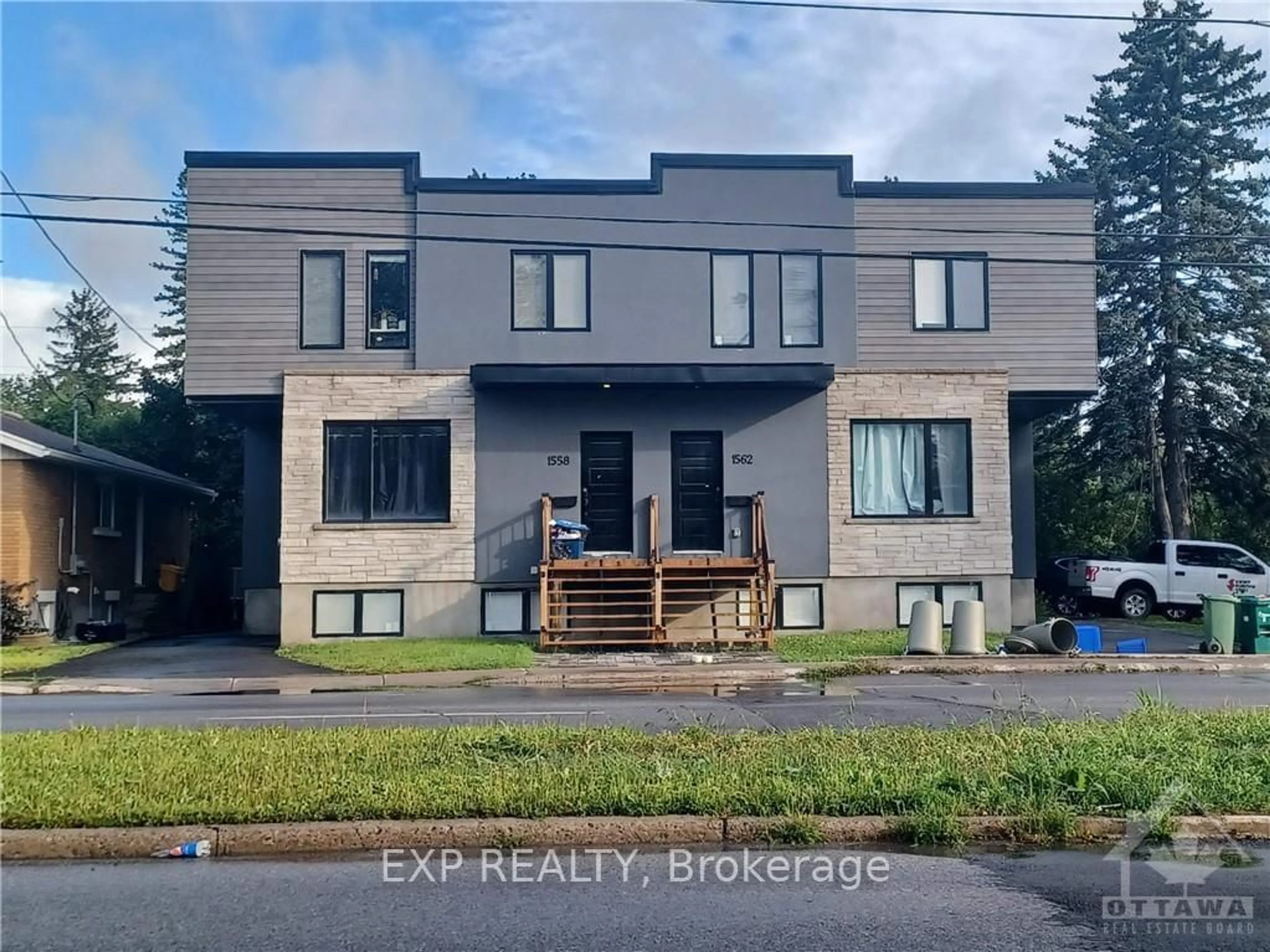 Frontside or backside of a home, the front or back of building for 1558-15 BASELINE Rd, Meadowlands - Crestview and Area Ontario K2C 0B3