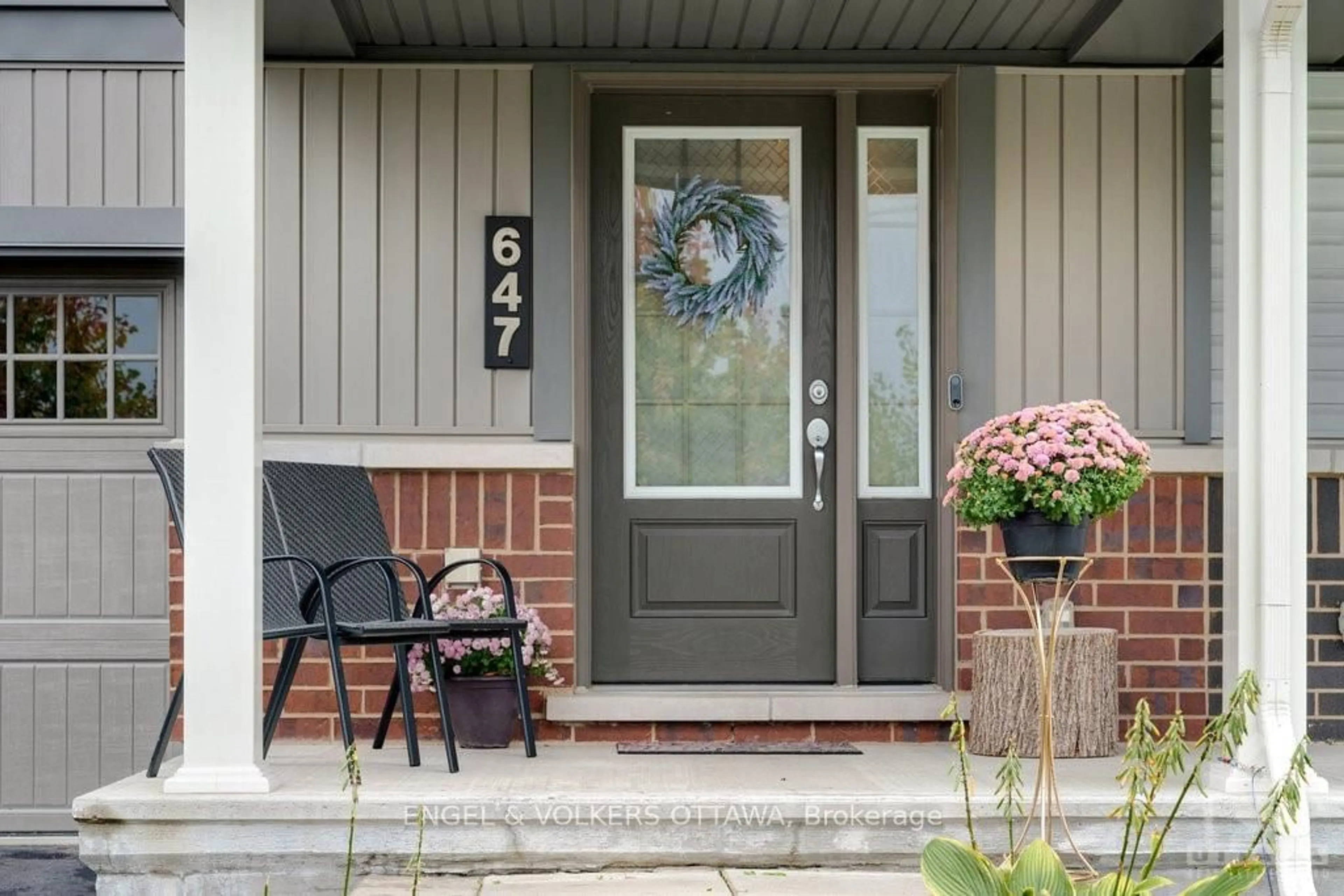 Indoor entryway, wood floors for 647 TRIGORIA Cres, Orleans - Cumberland and Area Ontario K4A 1B1