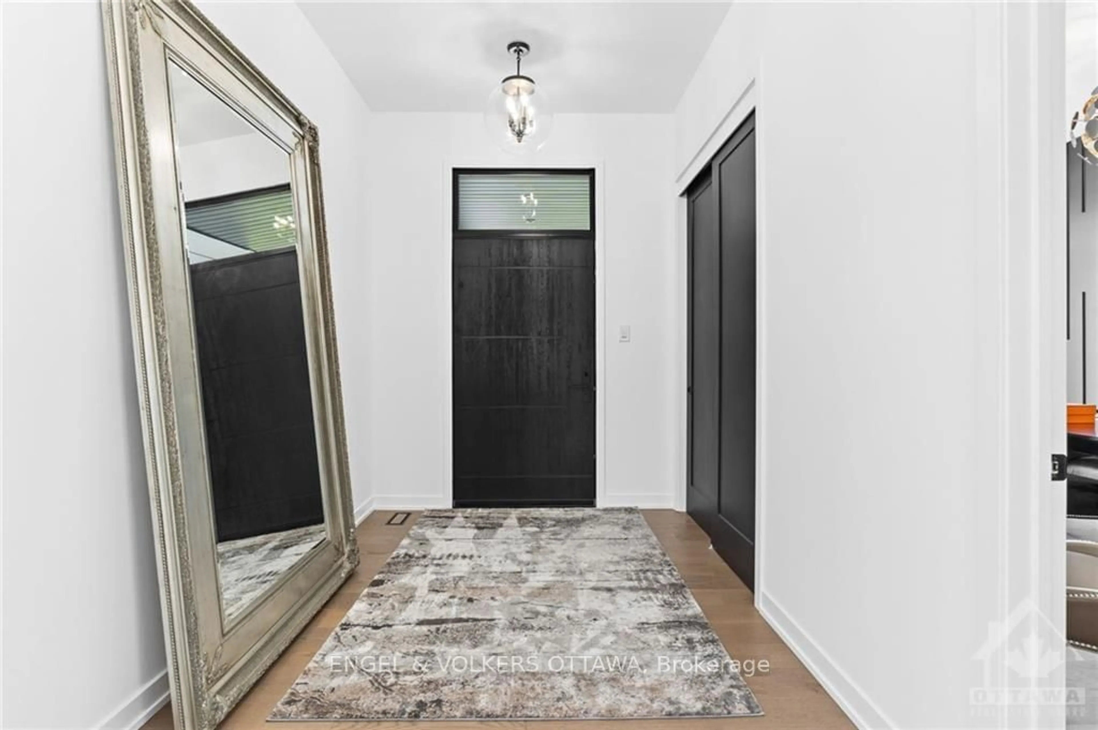 Indoor entryway, wood floors for 795 MELFA Cres, Mooneys Bay - Carleton Heights and Area Ontario K2C 0P5